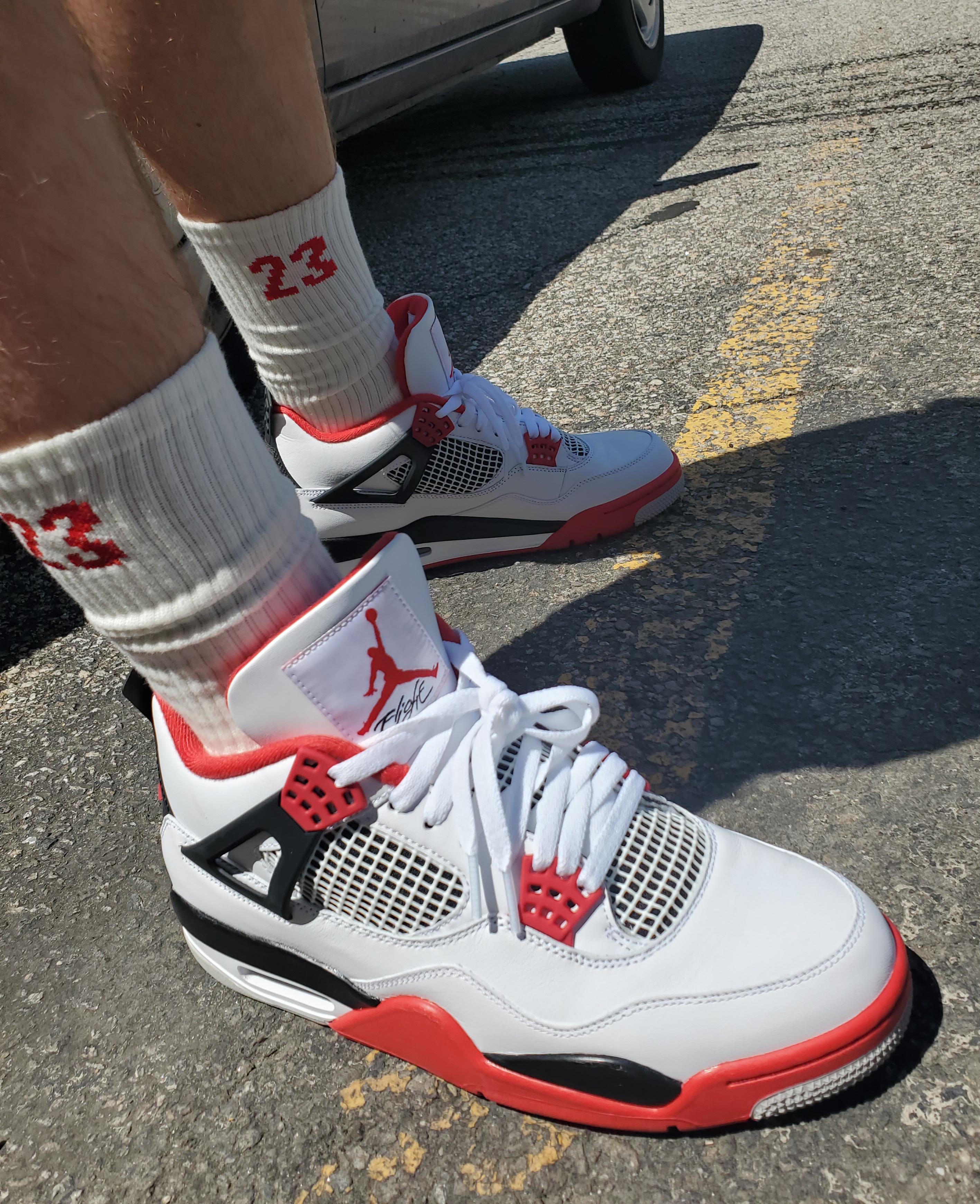 My first Jordan 4 🔥 🔴 r/Sneakers