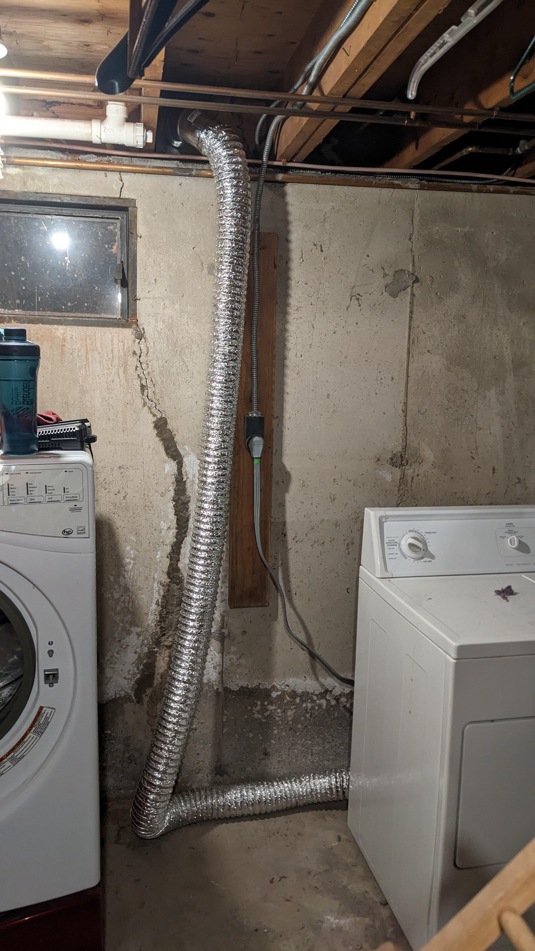 Ideal method to secure dryer exhaust vertically : r/hvacadvice