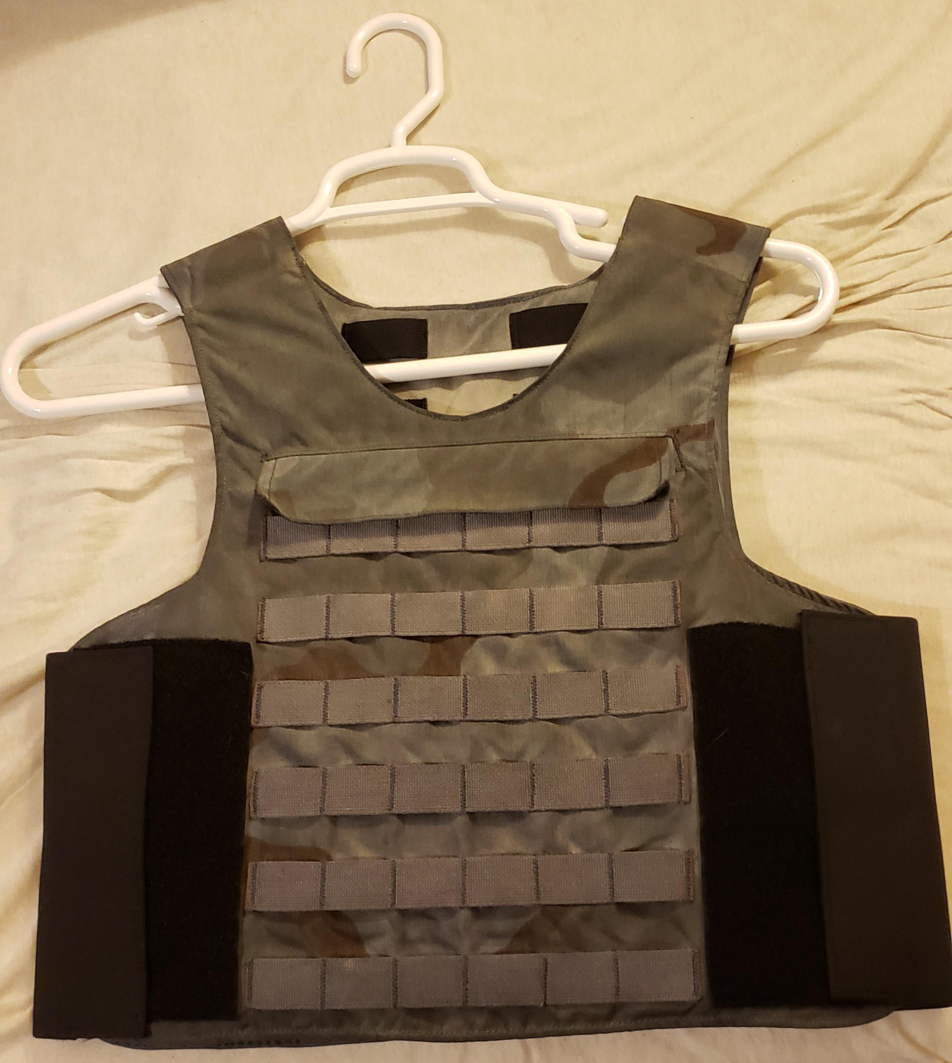 Anyone make gray MOLLE AK mag pouches? If not who makes good ones in