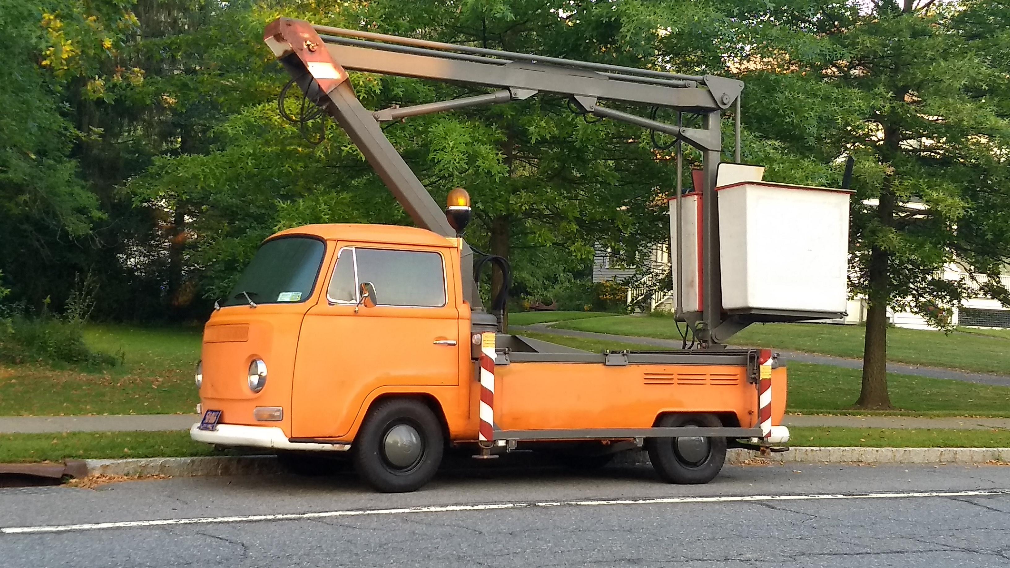 Found this bucket truck this morning. VW? r/WeirdWheels