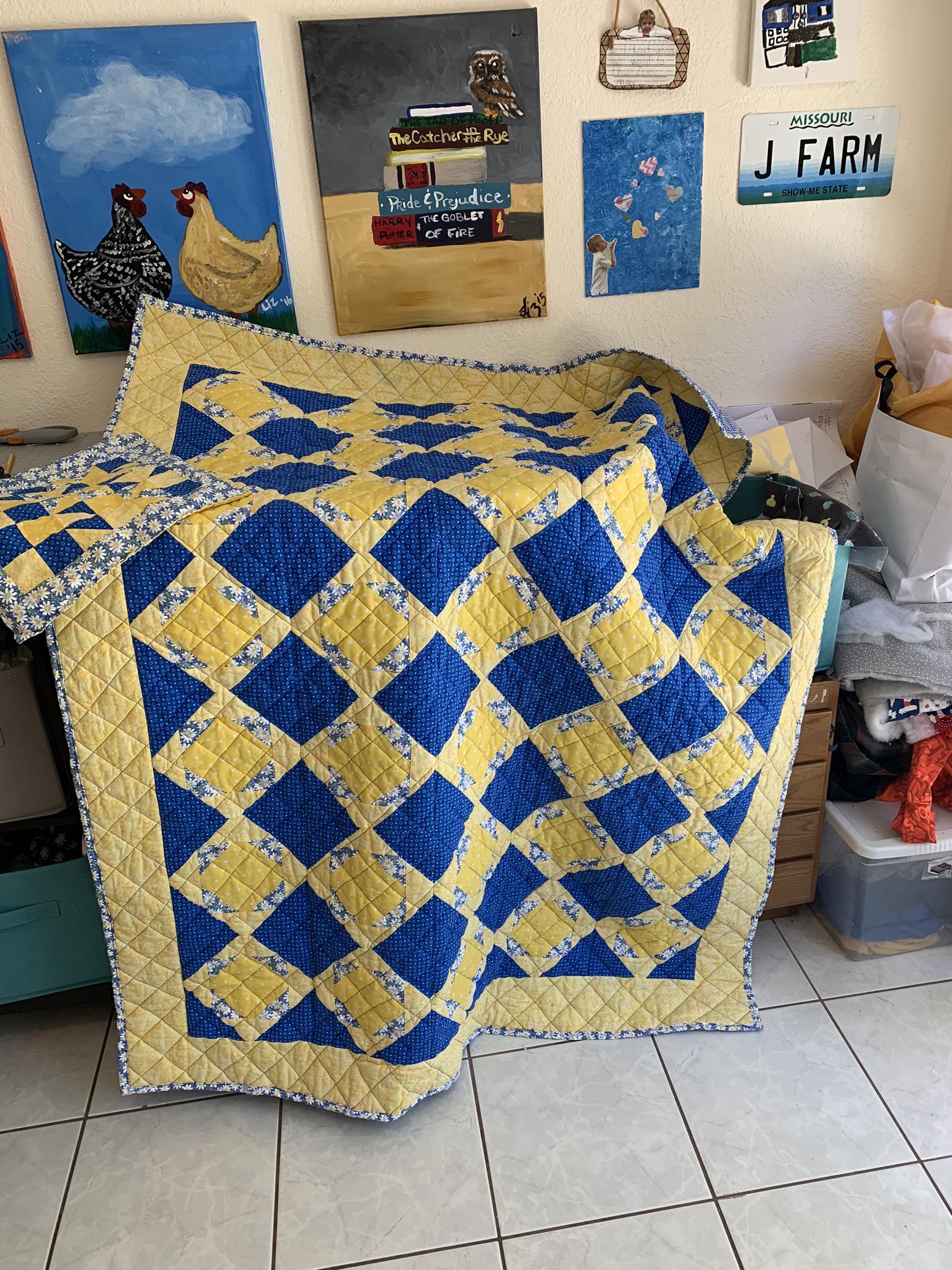 Quilt for my mom.. I love how it turned out! r/quilting