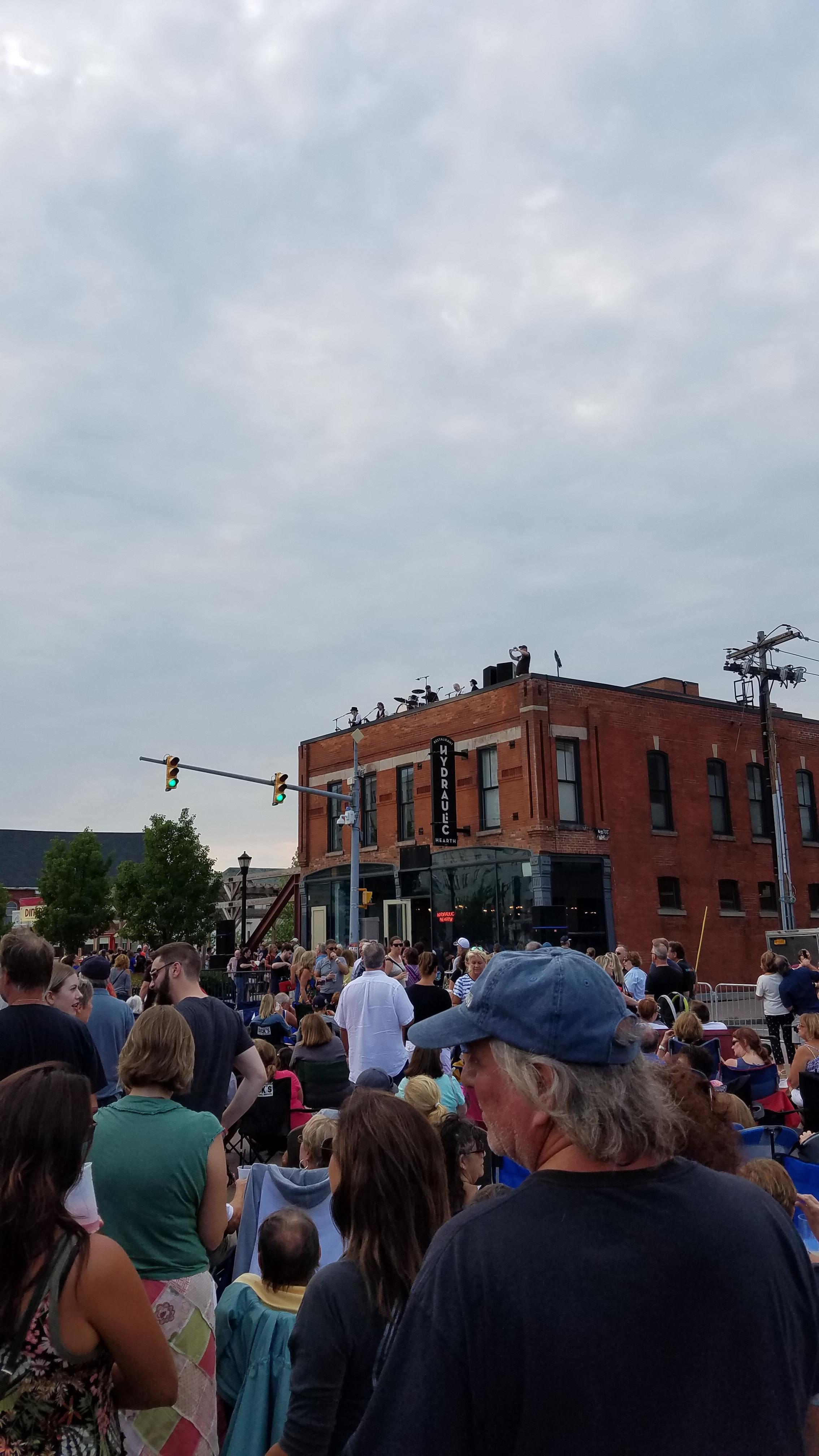 Stoneflower Buffalo playing right now on rooftop of Hydraulic Hearth