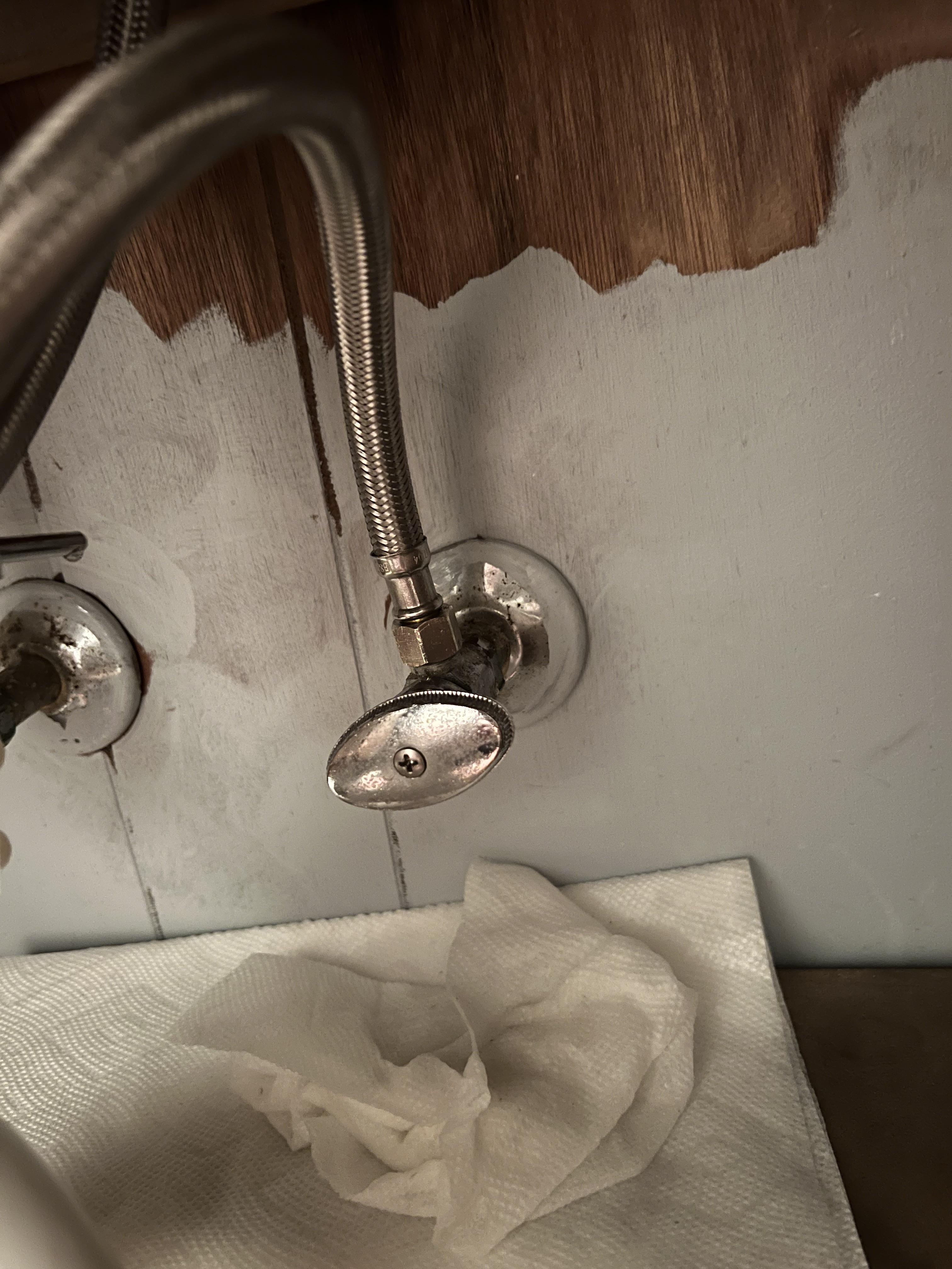 What size valve for bathroom sink? Knob leaks when turned. House is