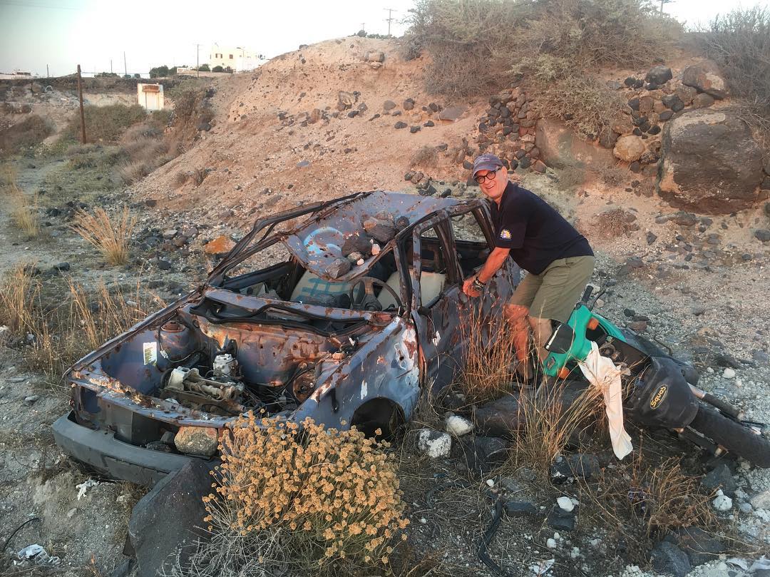 Tom Hanks posted this on Instagram. What kind of used car did he buy? r/whatisthiscar