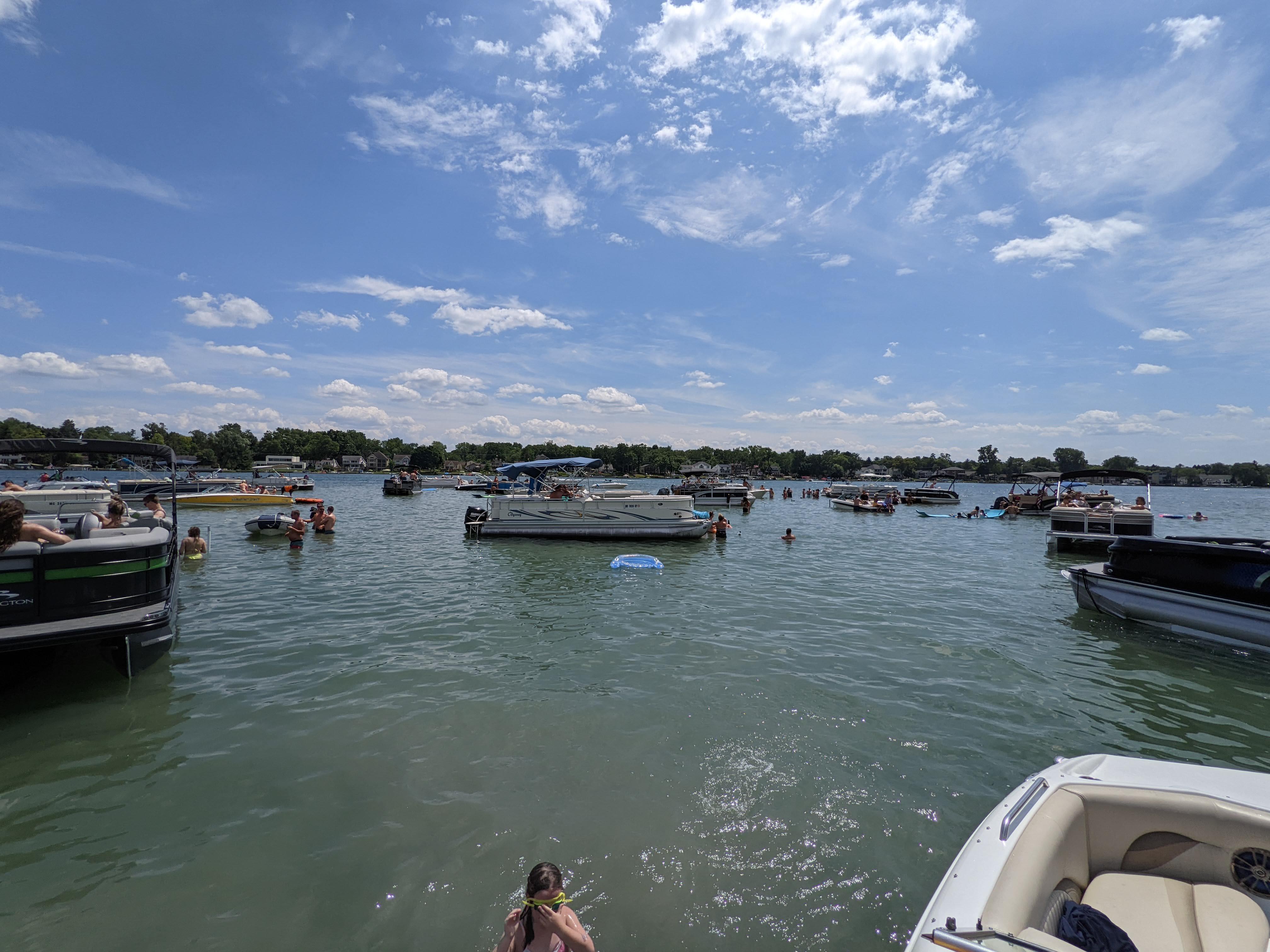 Busy day at the sandbar on union lake. r/Michigan