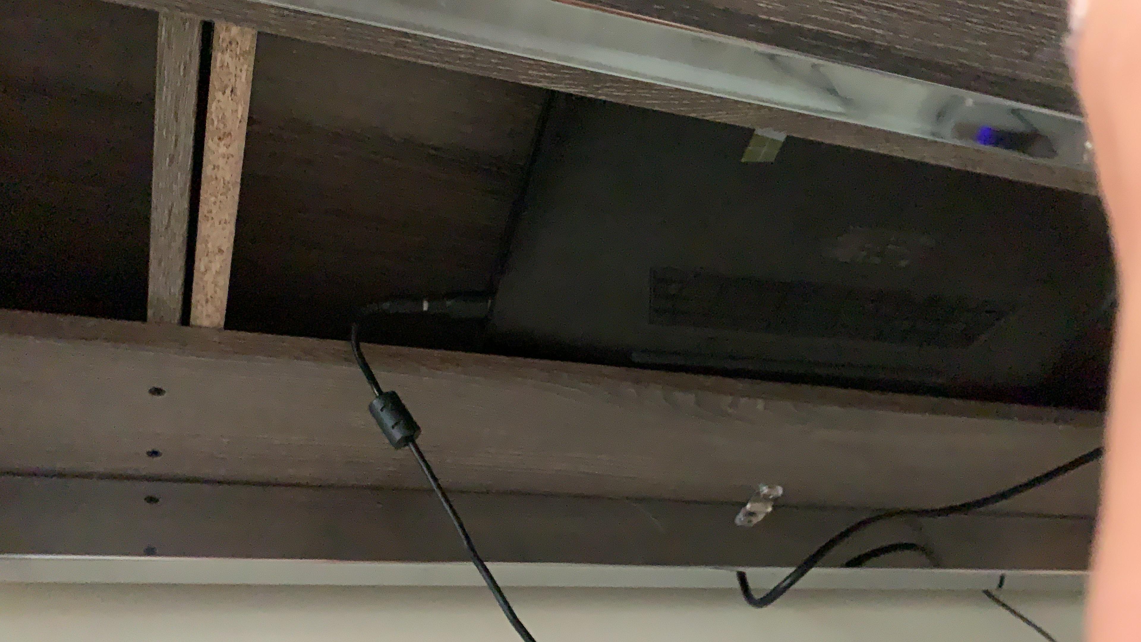 Lenovo Y700 gaming wanna play with lid closed. The laptop is placed