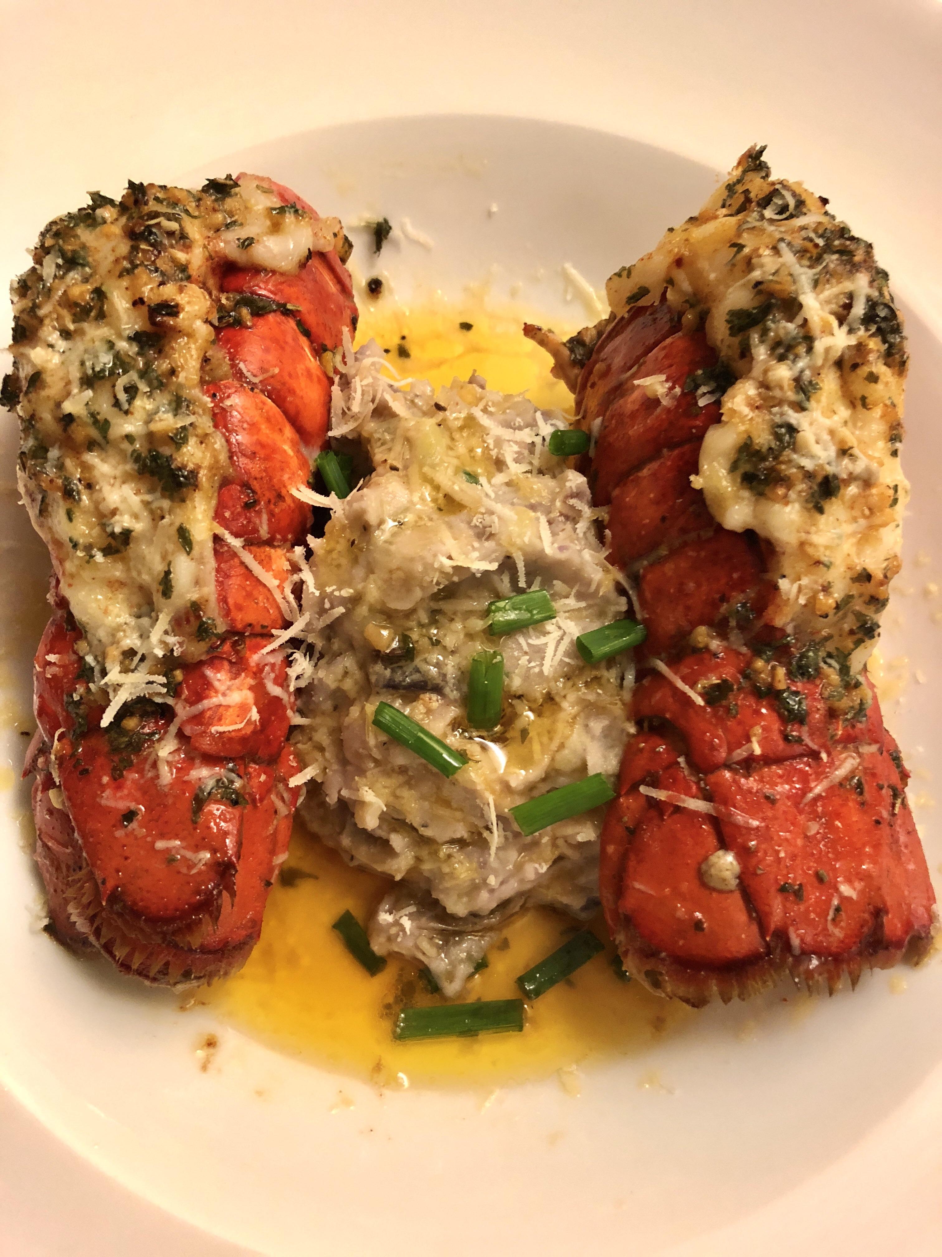[Homemade] Lobster tails with cheddar mashed potatoes and a garlic