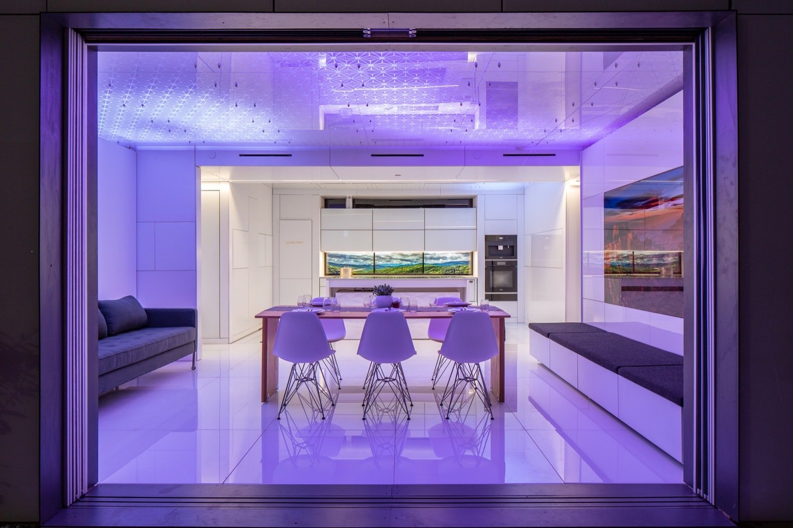 Ceiling LEDs mimic daylight in this room to sync with occupants