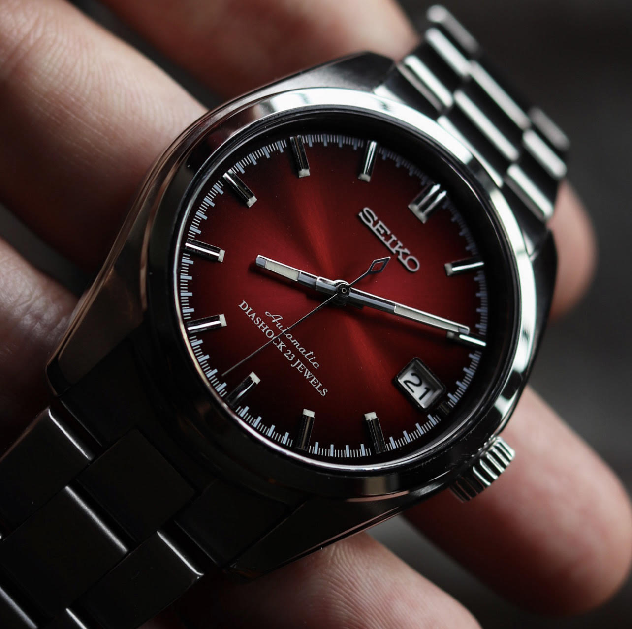 [Seiko] Red fume dial r/JapaneseWatches