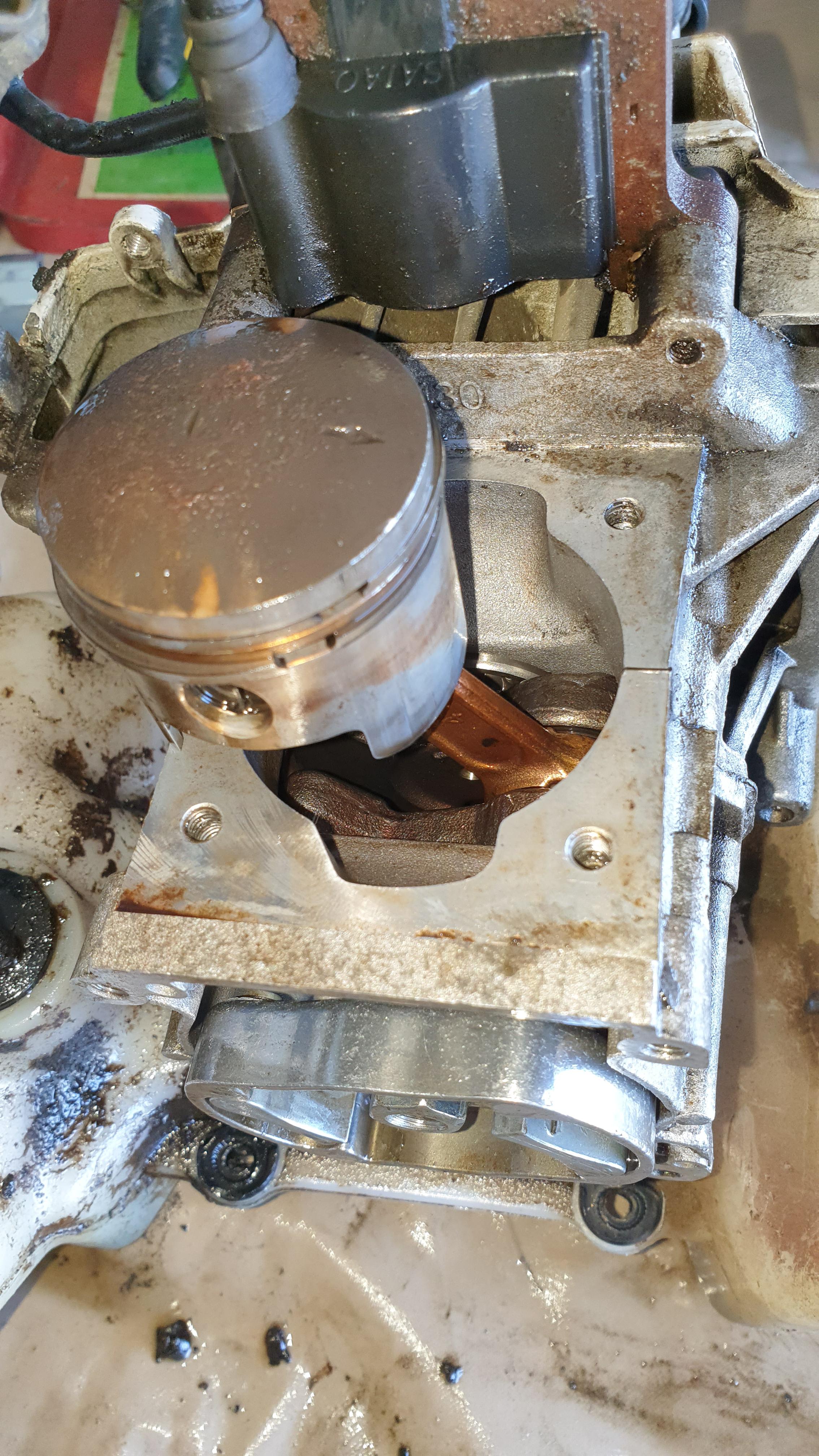 Which way do piston rings' gap face ? Is it random? Also, any tips to