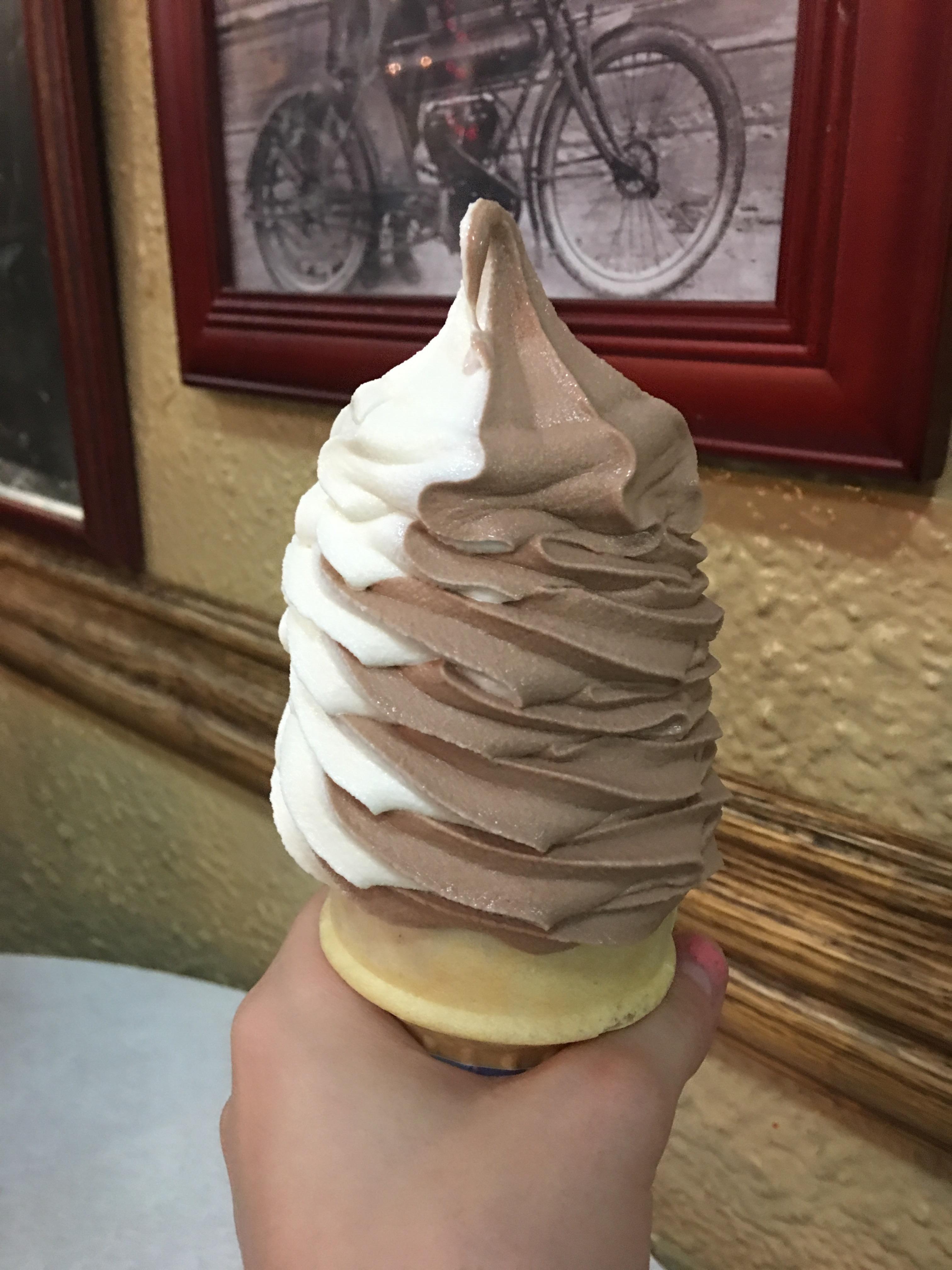 My towns ice cream parlor has vegan softserve! r/vegan