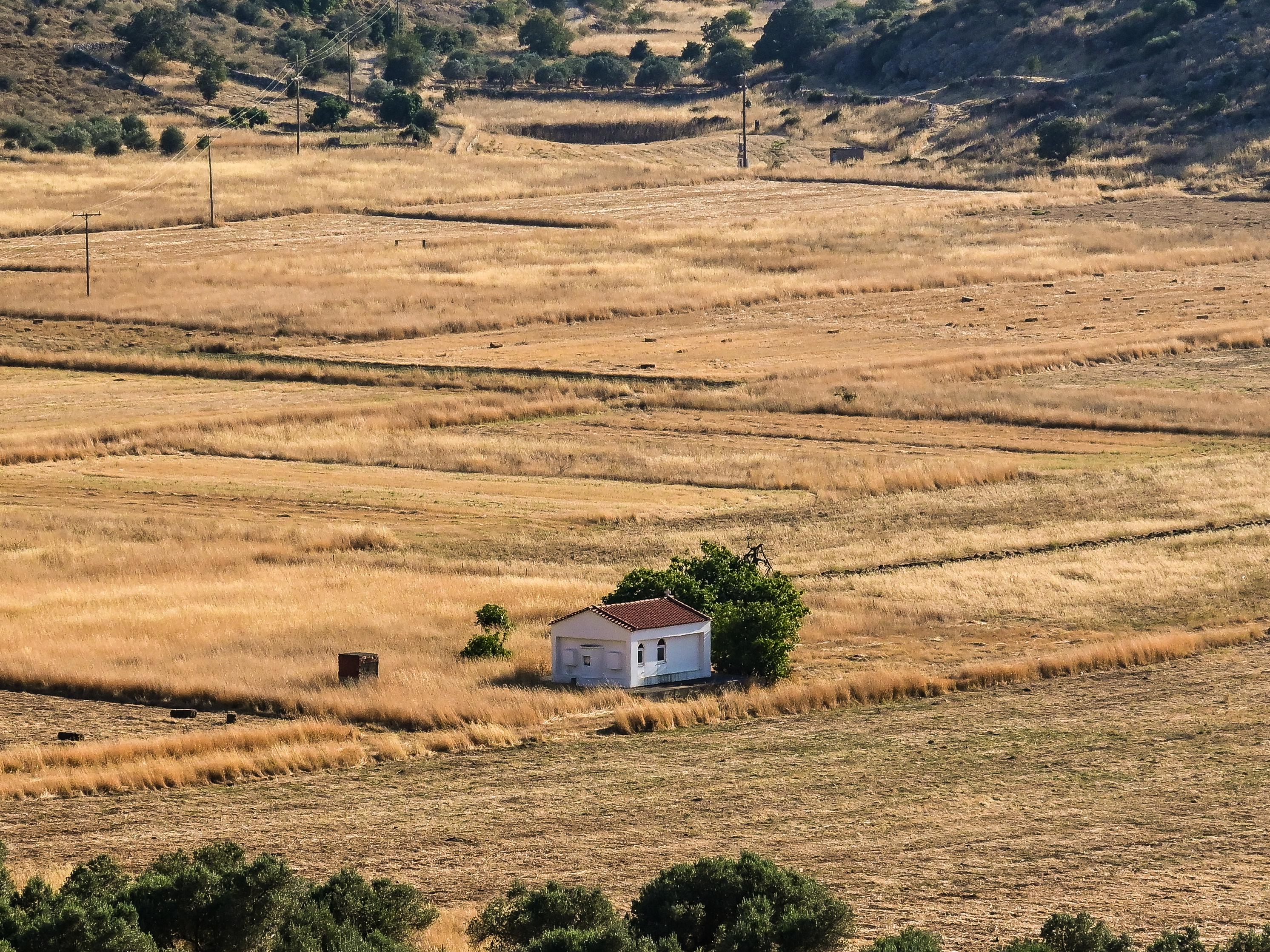 This little church in the middle of nowhere. r/tunruhiksuhafo