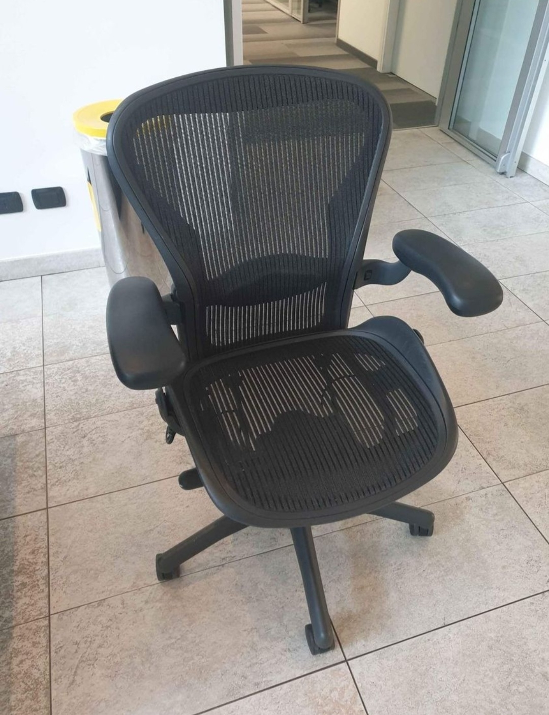 Is this Aeron worth 450 dollars? Is it in good conditions? r/OfficeChairs