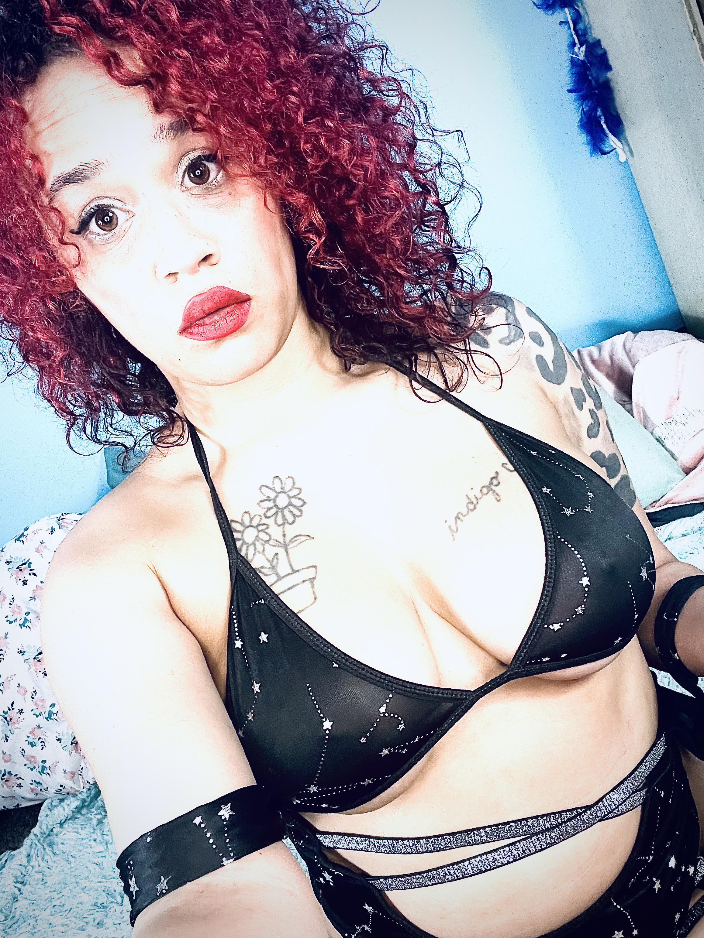 See what’s underneath 😘 : bigtittygoth