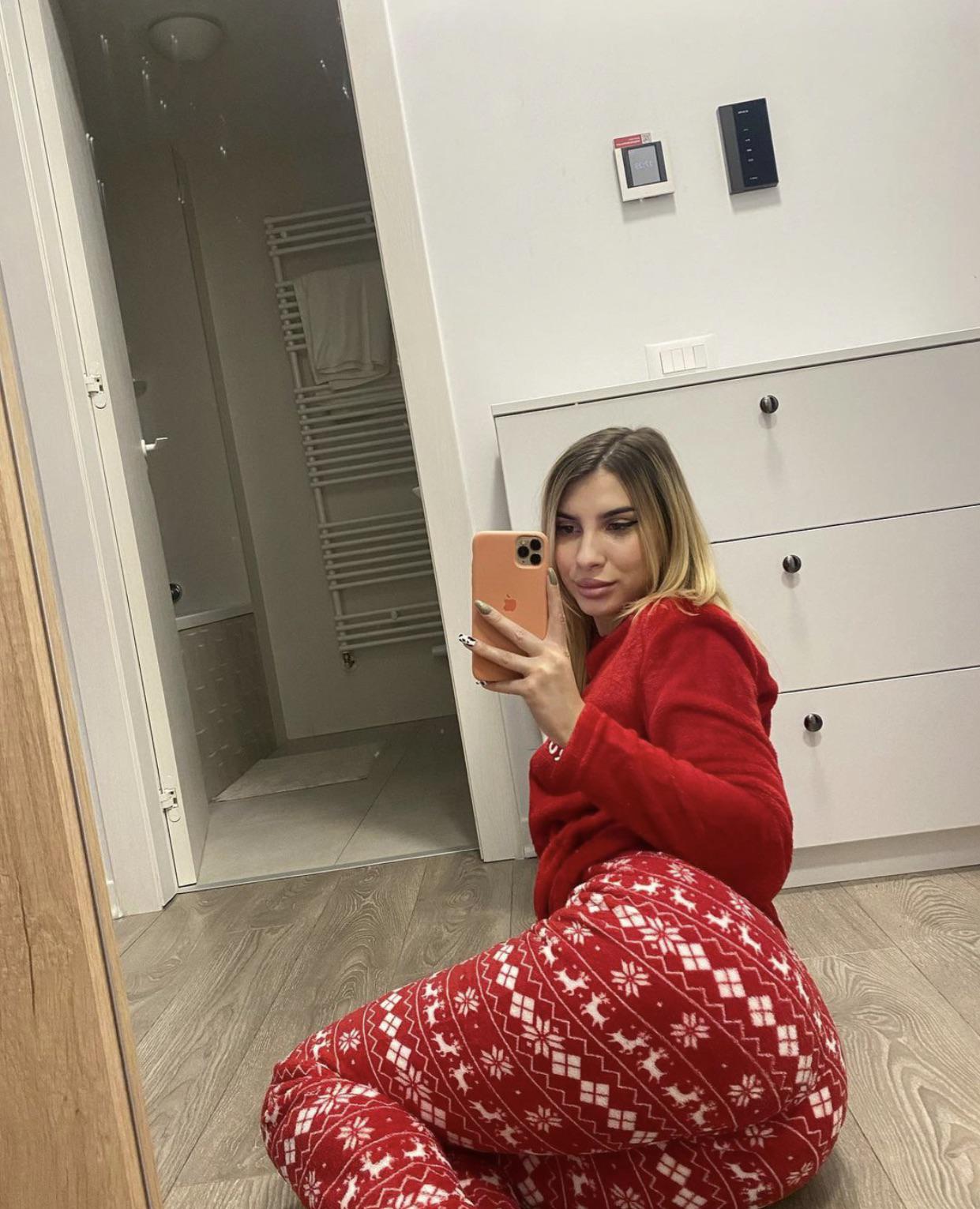 Her ass is perfect : JennyLux