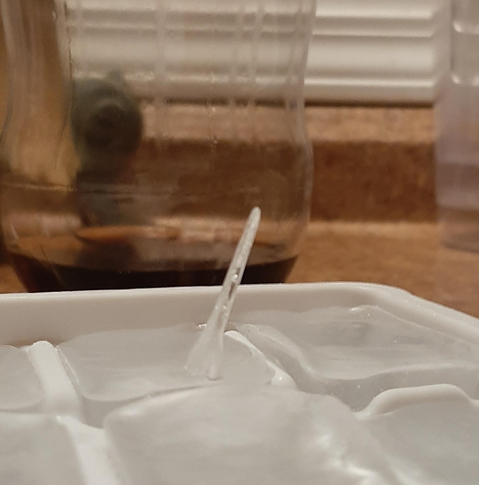 This spike on my ice cube r/mildlyinteresting