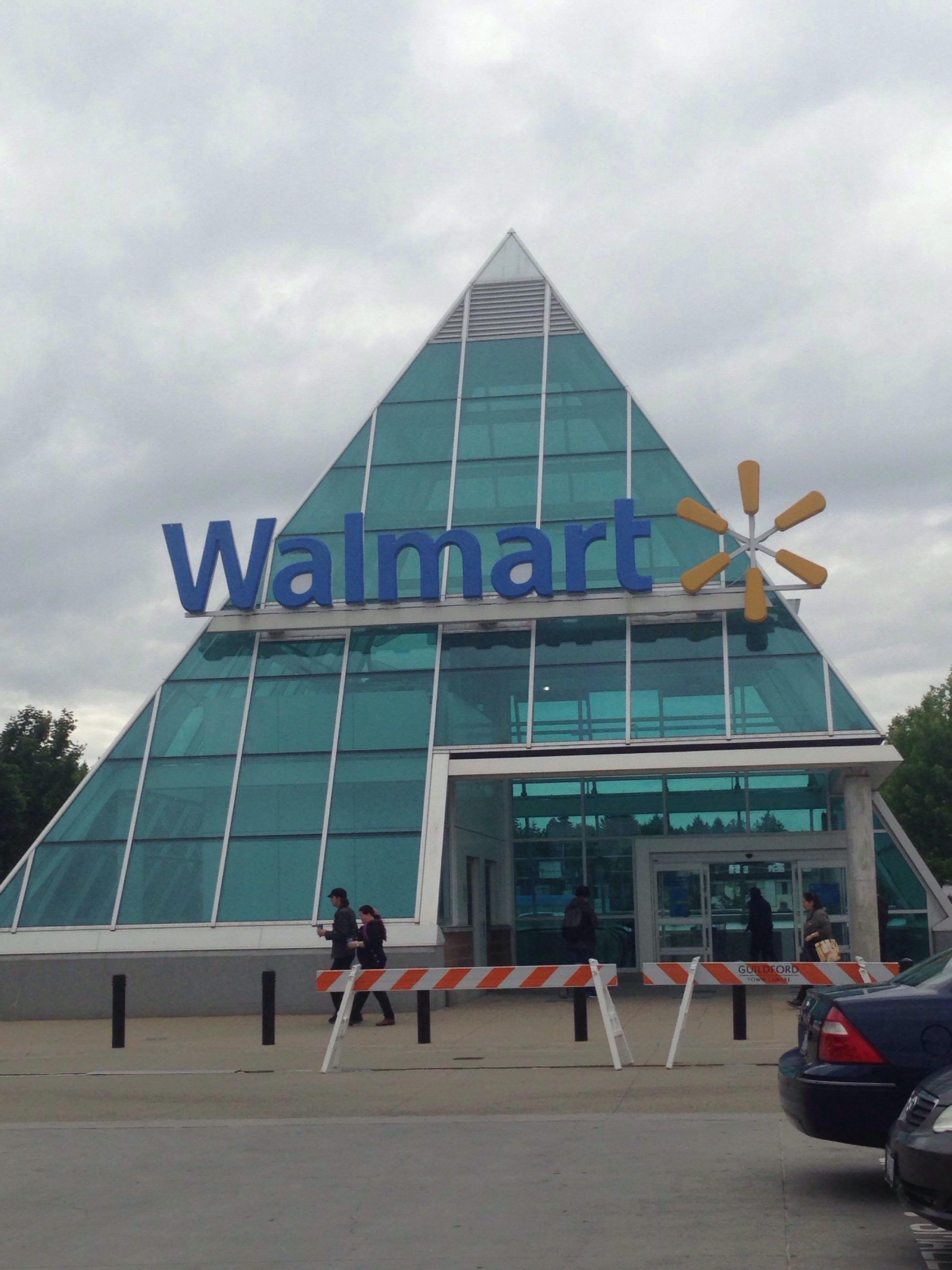 The interesting and unusual Walmart building I found in Canada. r/pics