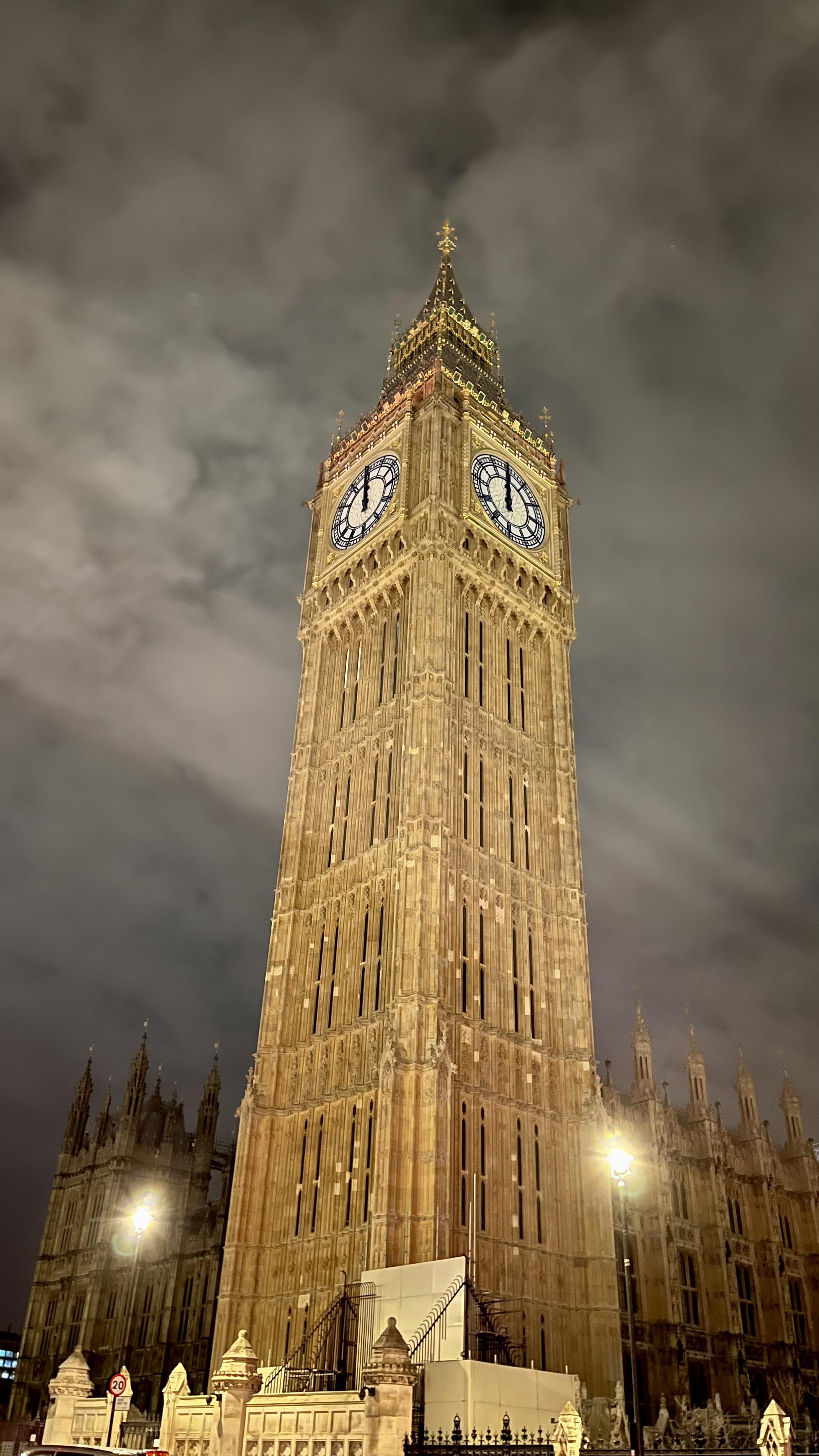 Does anyone know why big Ben’s lights went off tonight? r/london