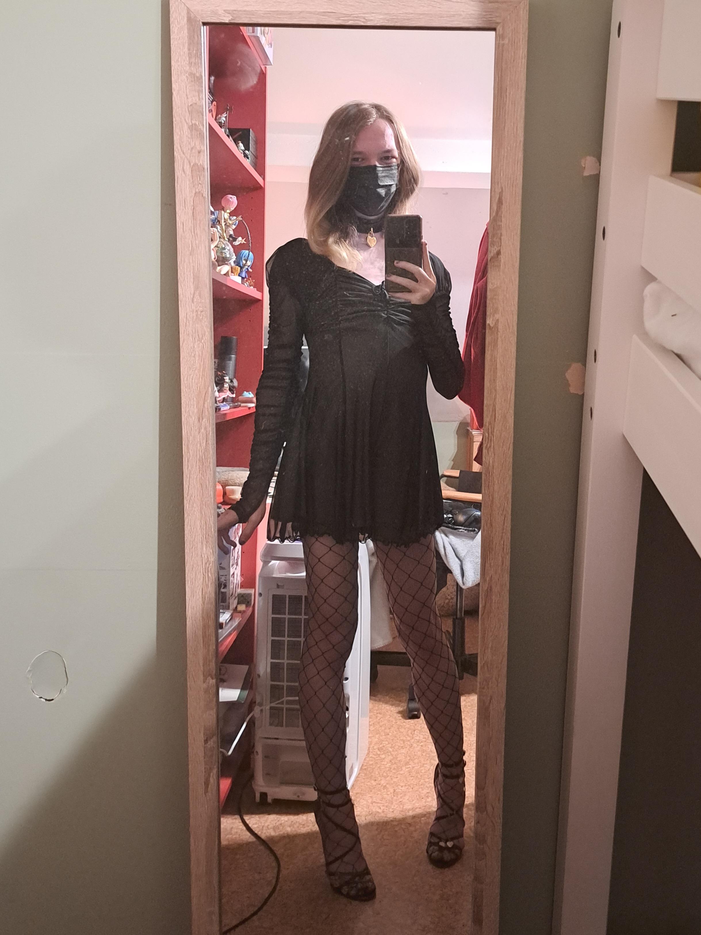 Fishnets = best? 😘🖤 : femboy