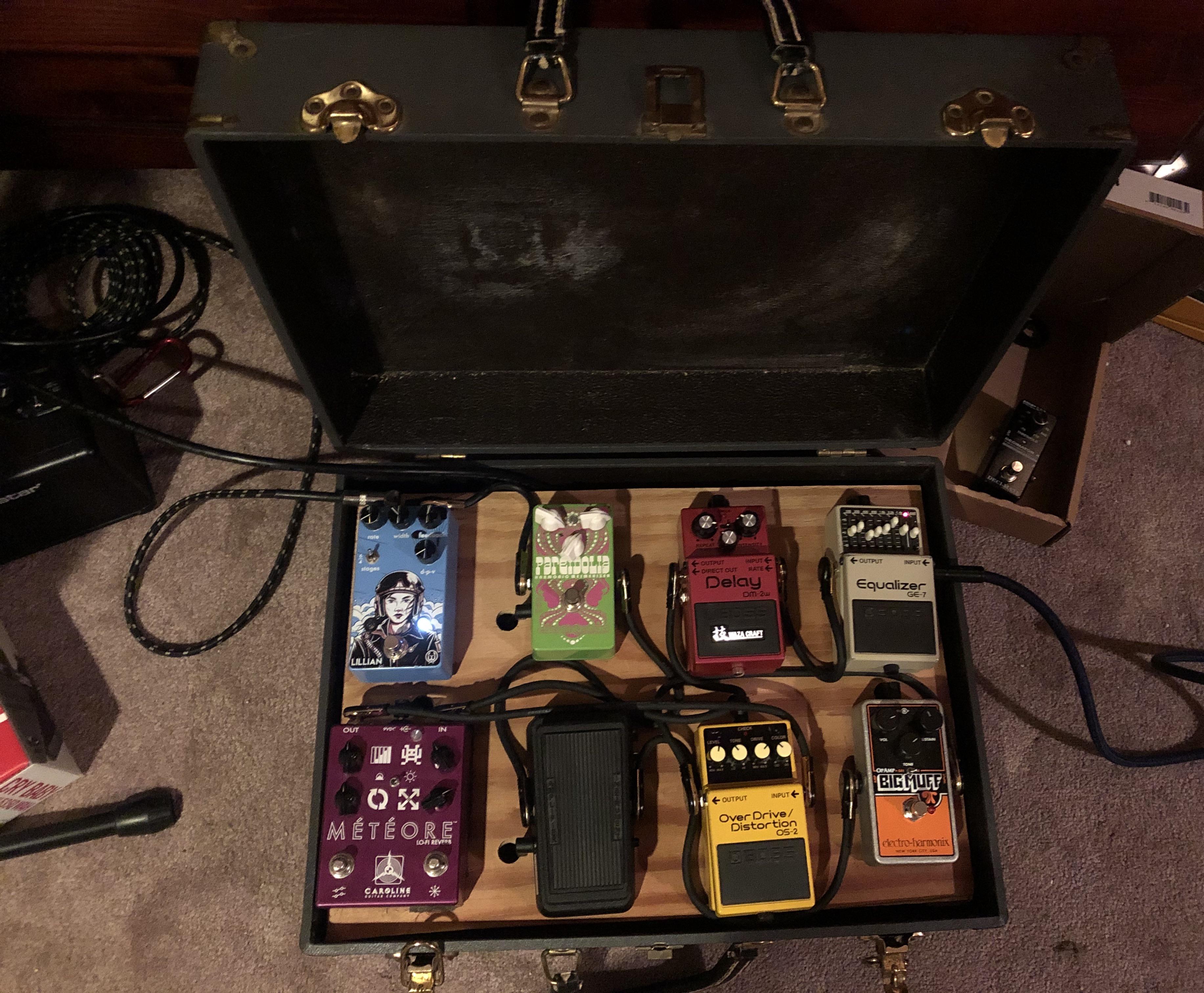 Vintage Briefcase Pedalboard (w/ key!) r/guitarpedals