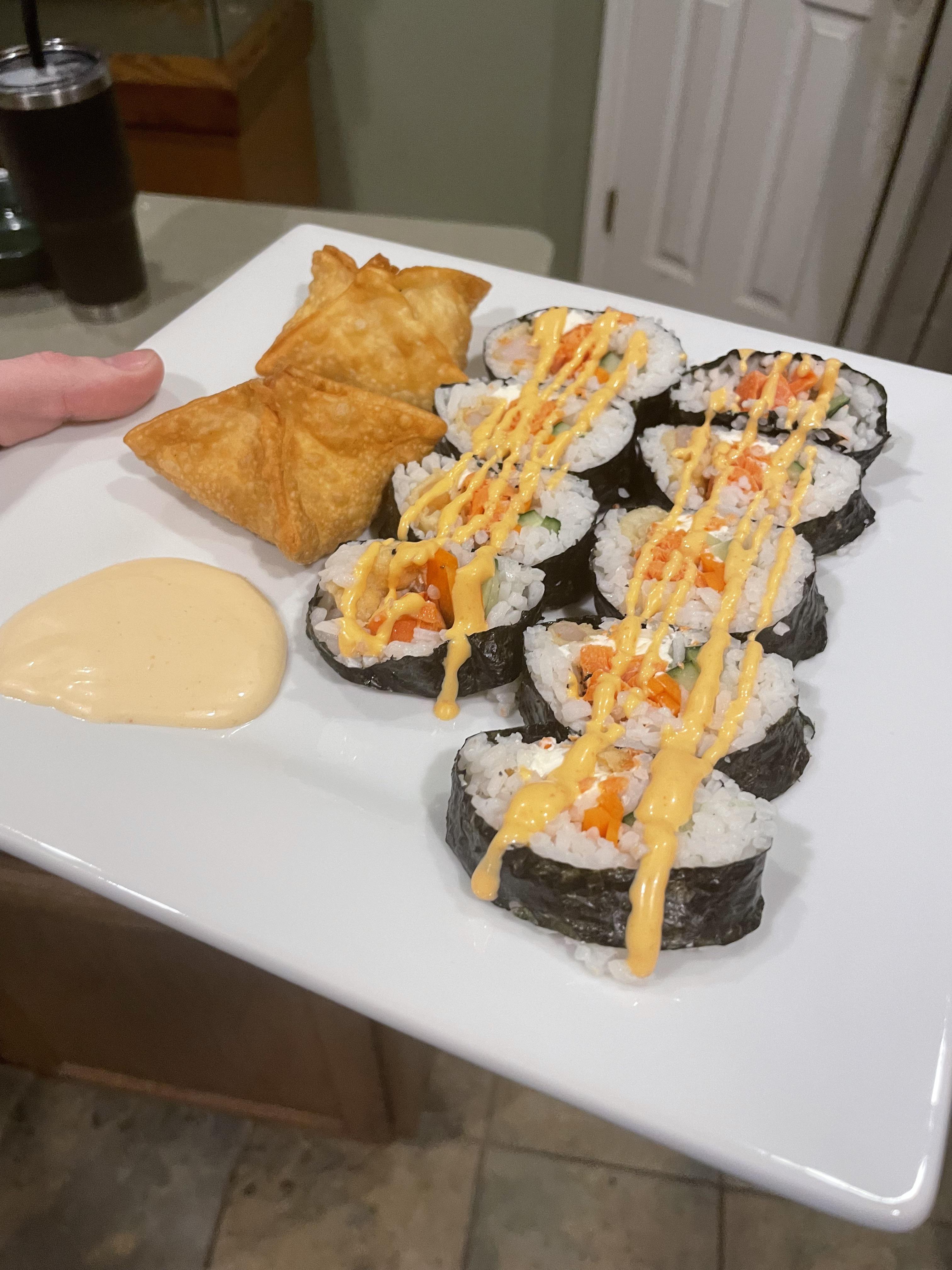 [homemade] sushi and crab Rangoon r/food