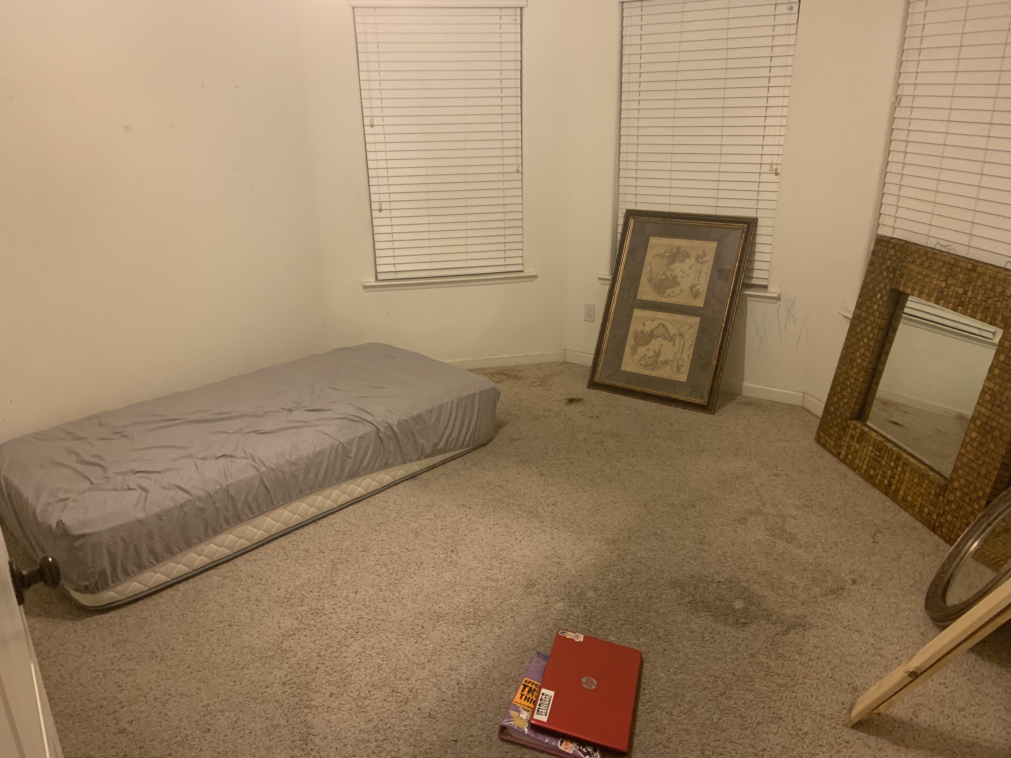 room for rent (renting out this room for 350 a month, basic amenities