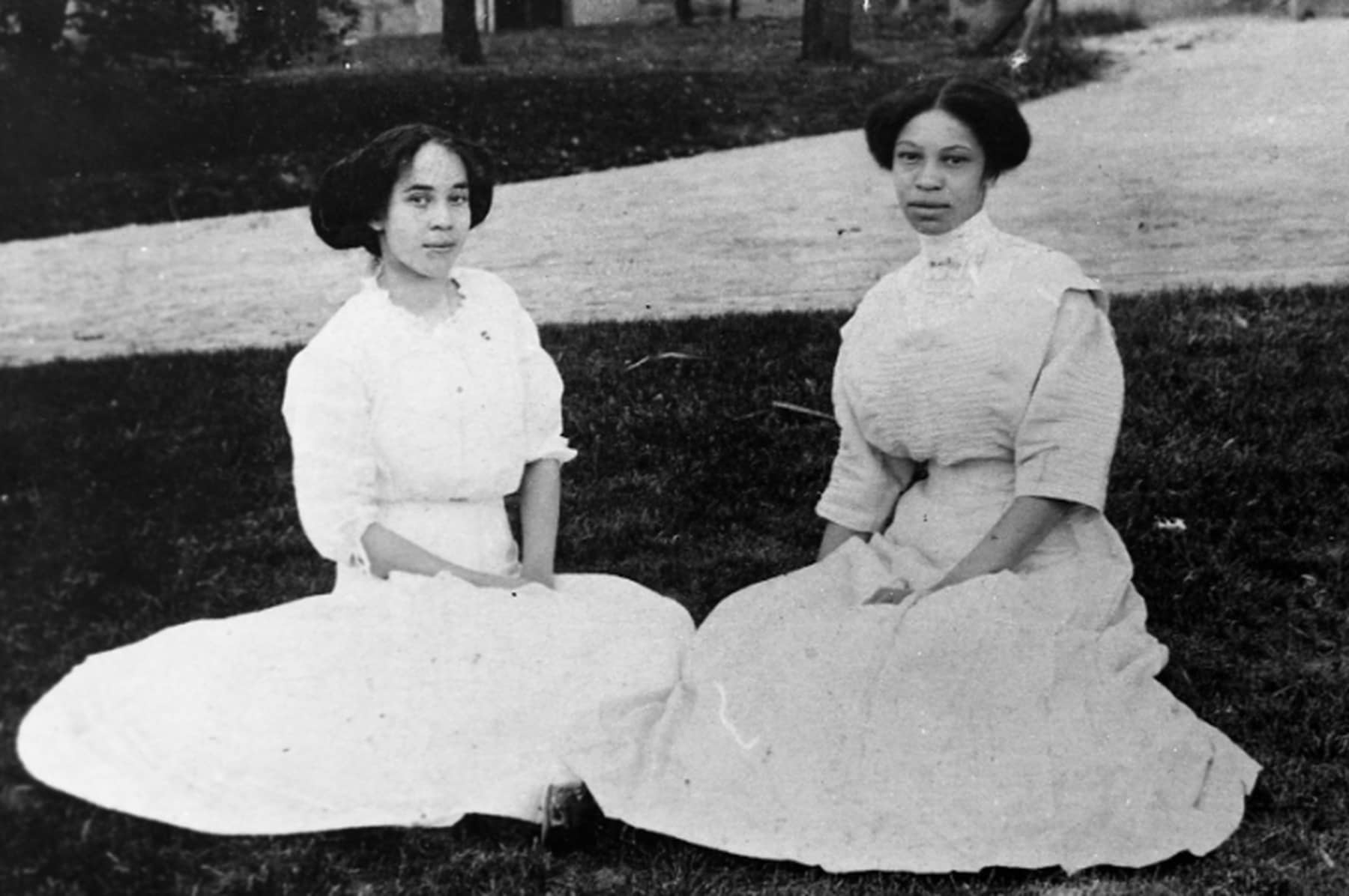 The woman at the right is Bertha Pitts Campbell, cofounder of Delta