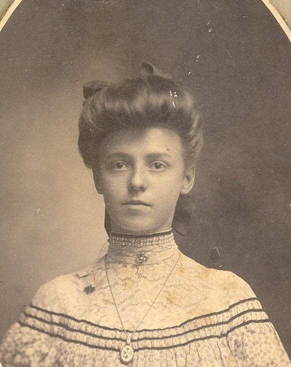 My great aunt Edna about 1890. She lived to 103. r/OldSchoolCool