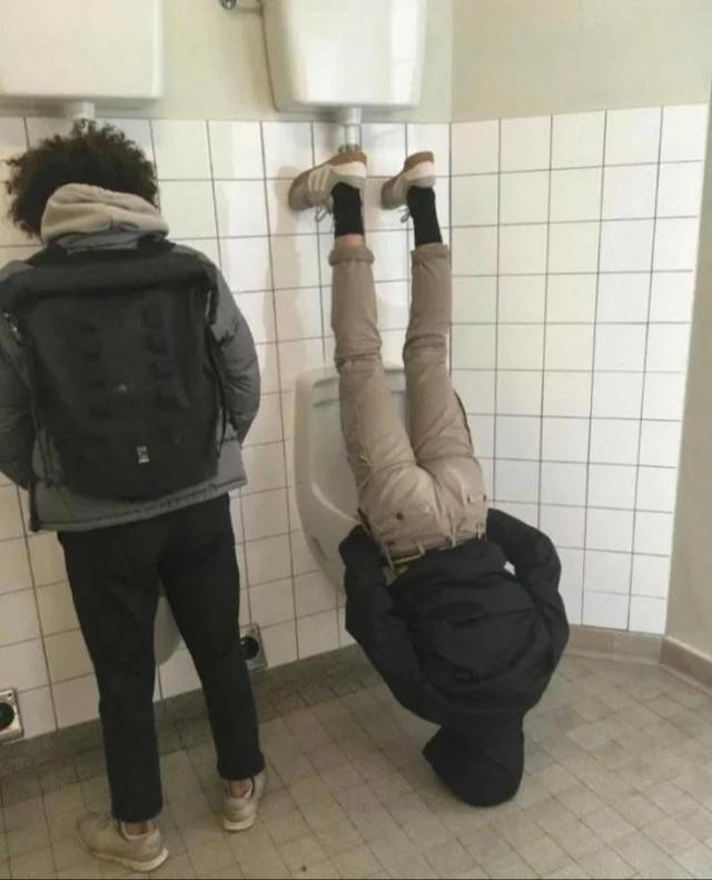 Cursed_bathroom r/Cursed_Images