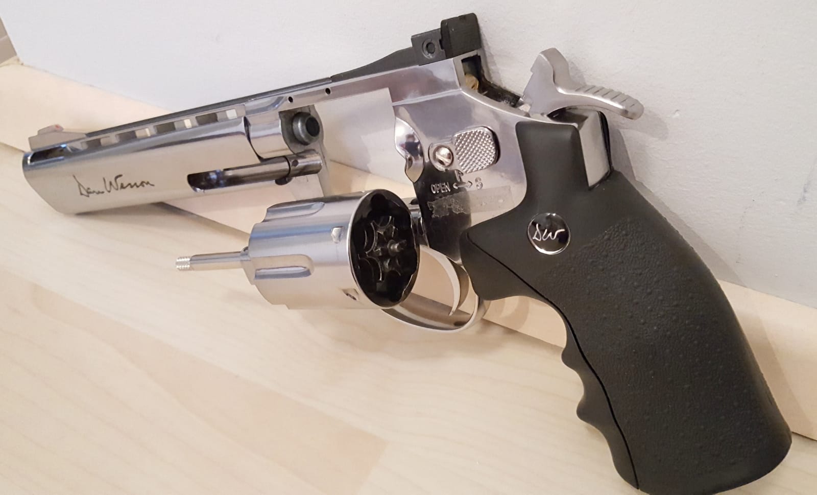 Got my first gun, here starts the wonderful journey of bbs under my skin. Gun is the ASG Dan