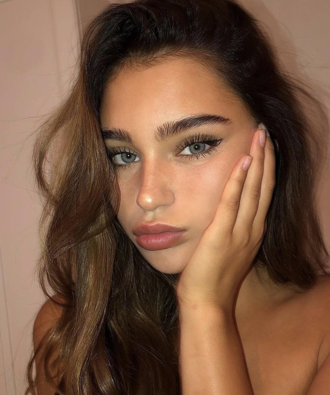 Are these eyebrows laminated? ..have thick brows and want to achieve