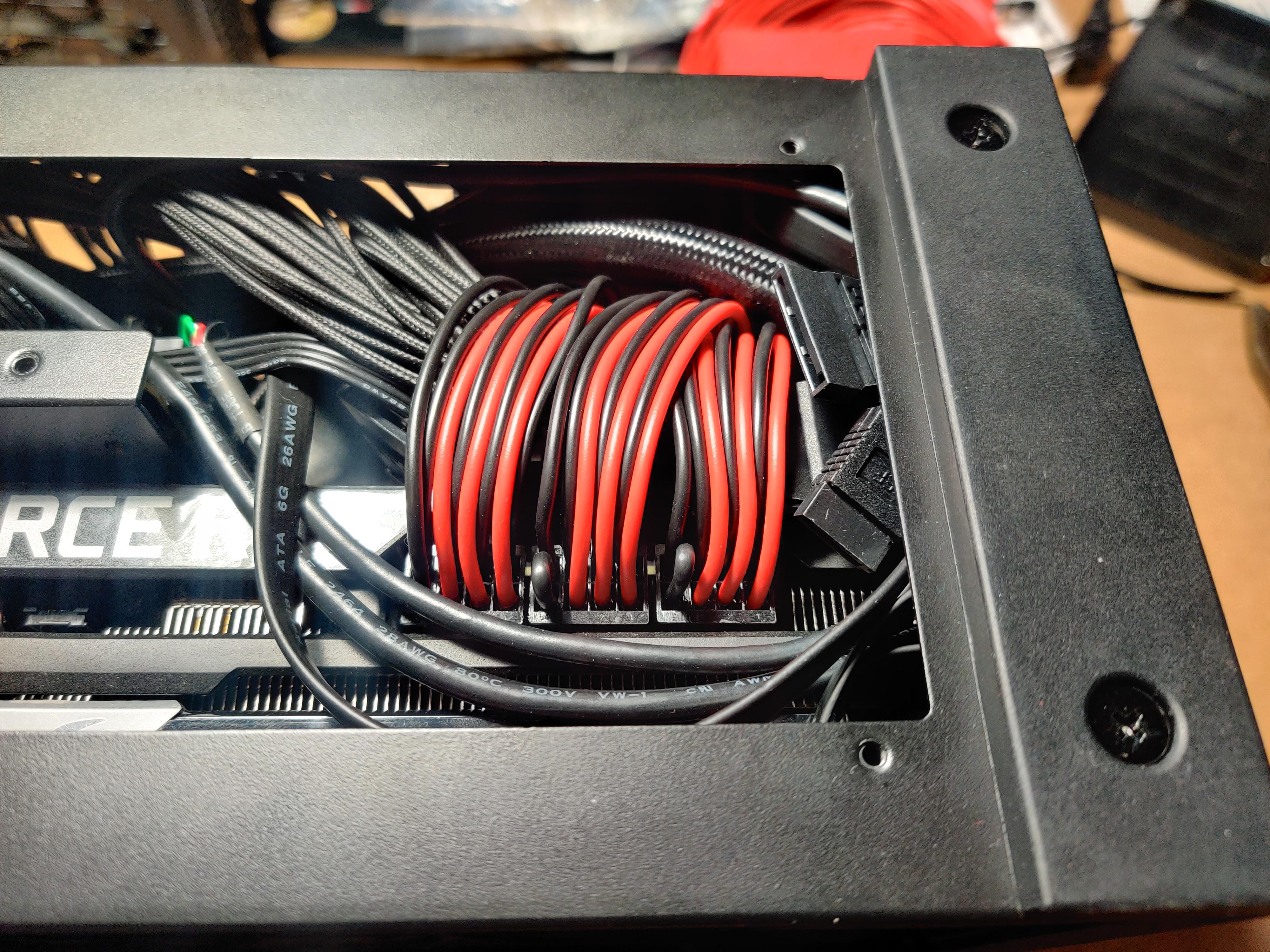 Lian Li H2OA4 custom PCIe cables (Asus Strix + Corsair SF750) r/sffpc