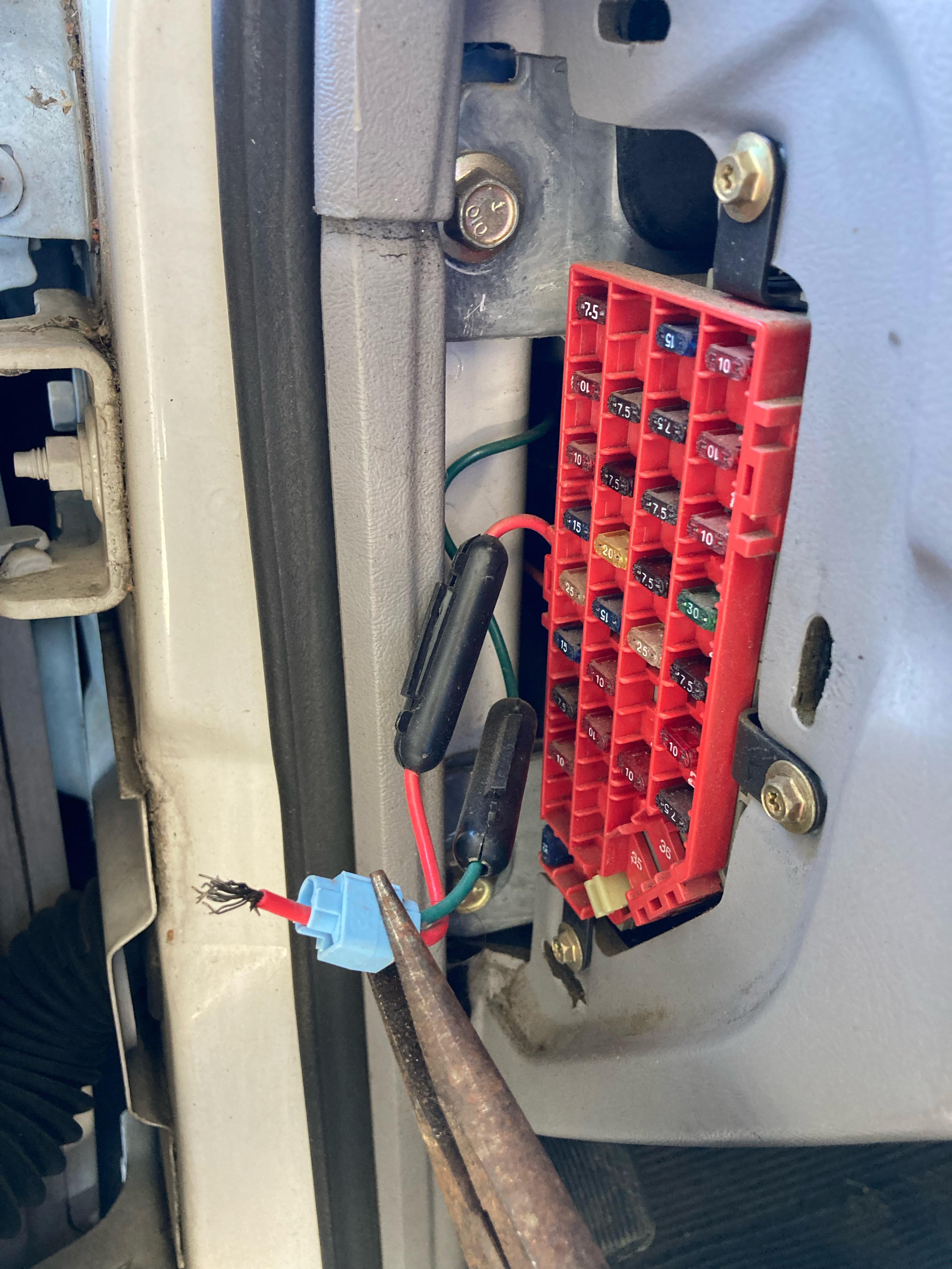 What wire is this? (Ford Ranger 1996) Investigating why my radio doesn