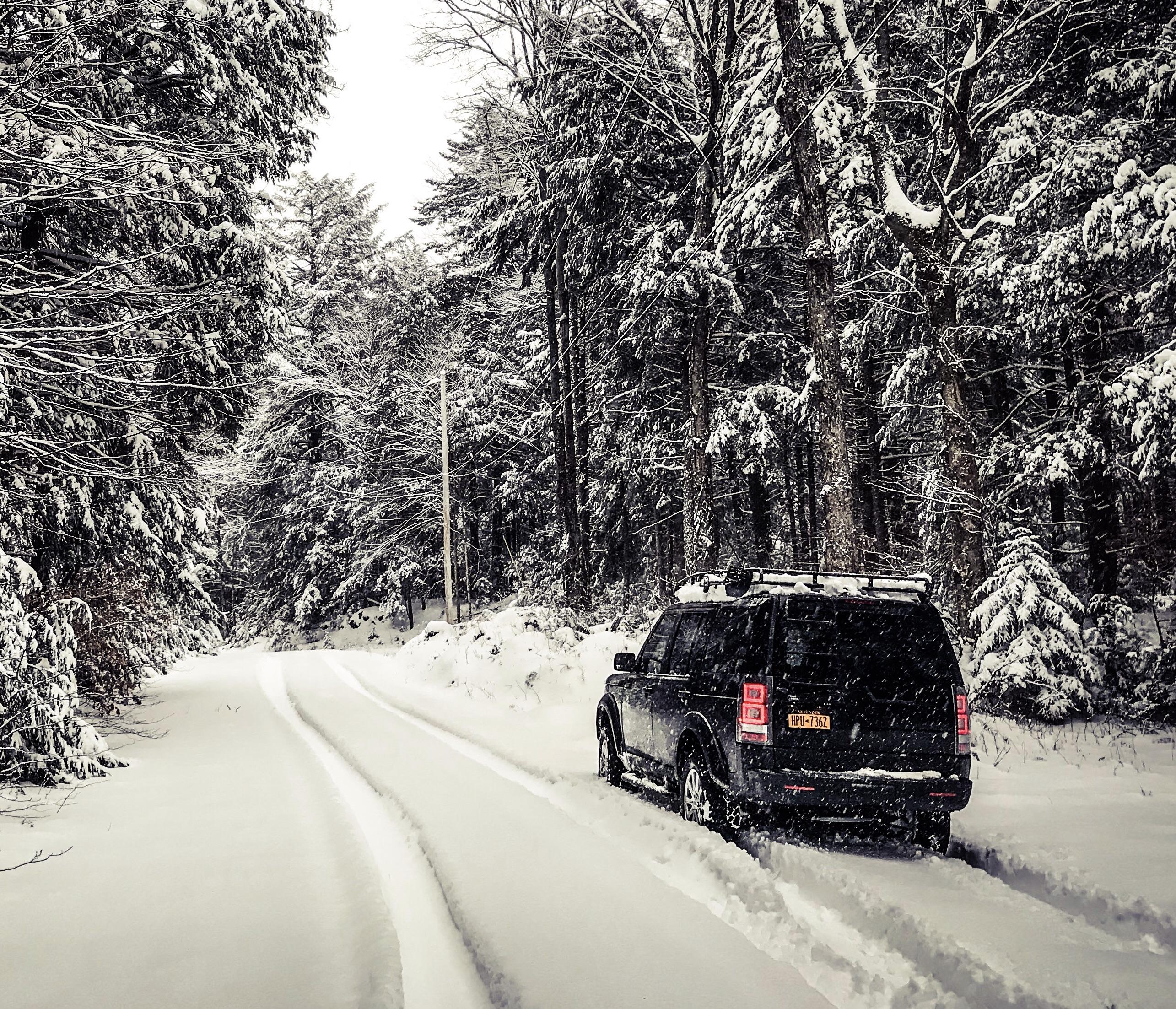 Land Rover Discovery 3. Pushing through the deep stuff in northern VT