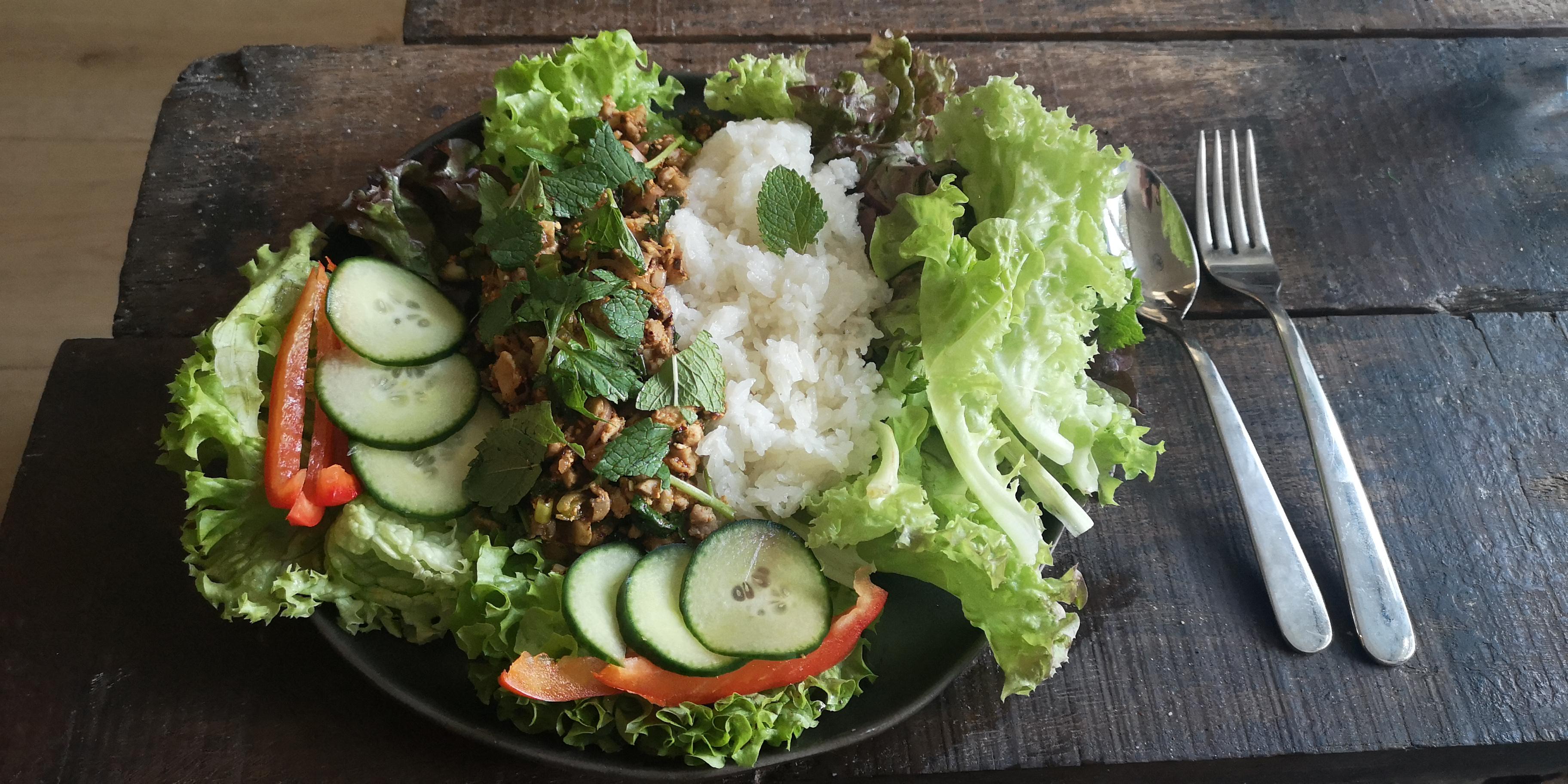 Laab gai (or larb kai or everything in between) with lettuce instead of