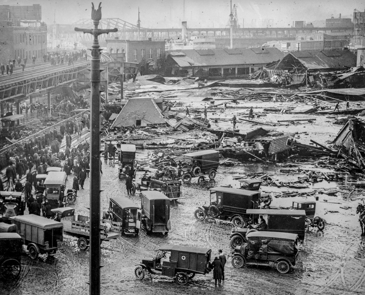 The Boston Molassacre The Molasses flood of 1919, Tank filled with