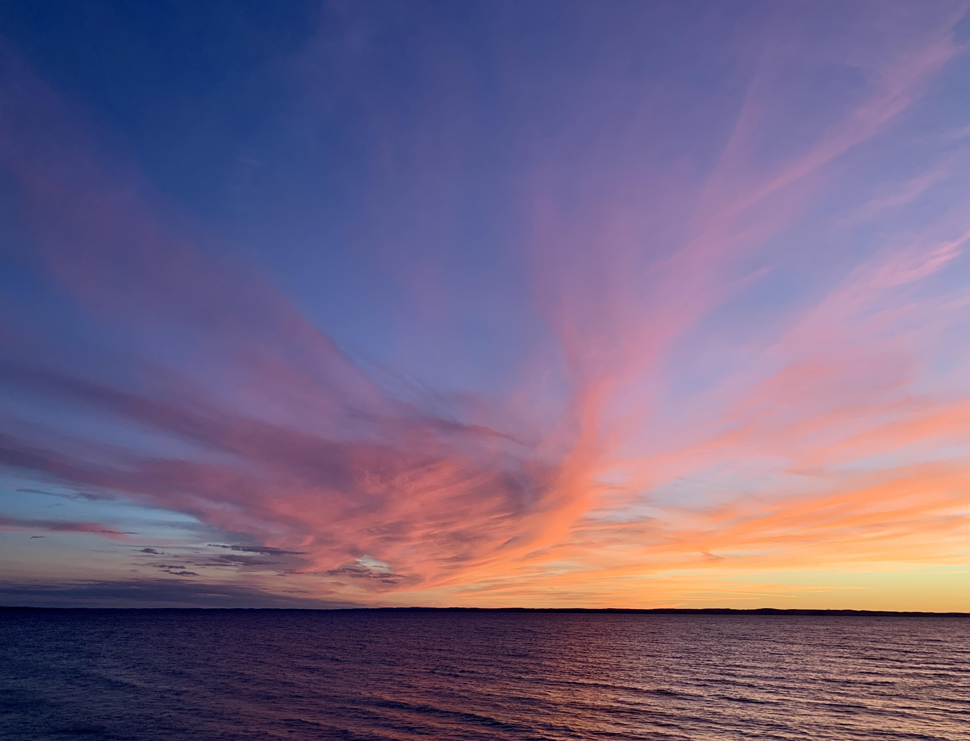 Sunset over Grand Traverse Bay. 🤗 r/Michigan