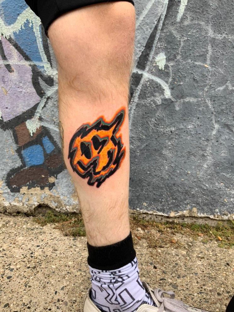 Trippy Leg Update! Glitchy smily face done by the oh so wonderful