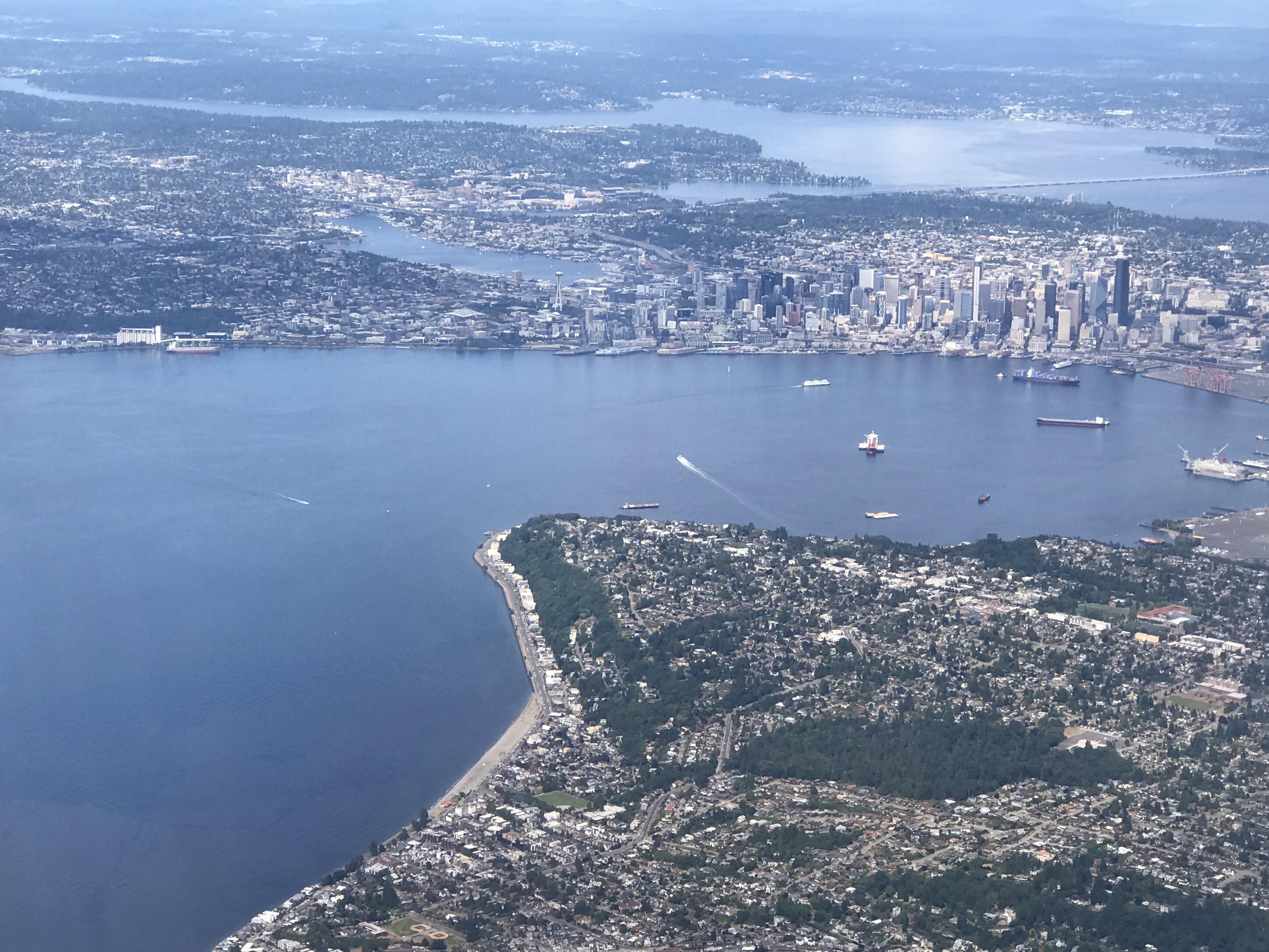 Flying into Seattle r/CityPorn