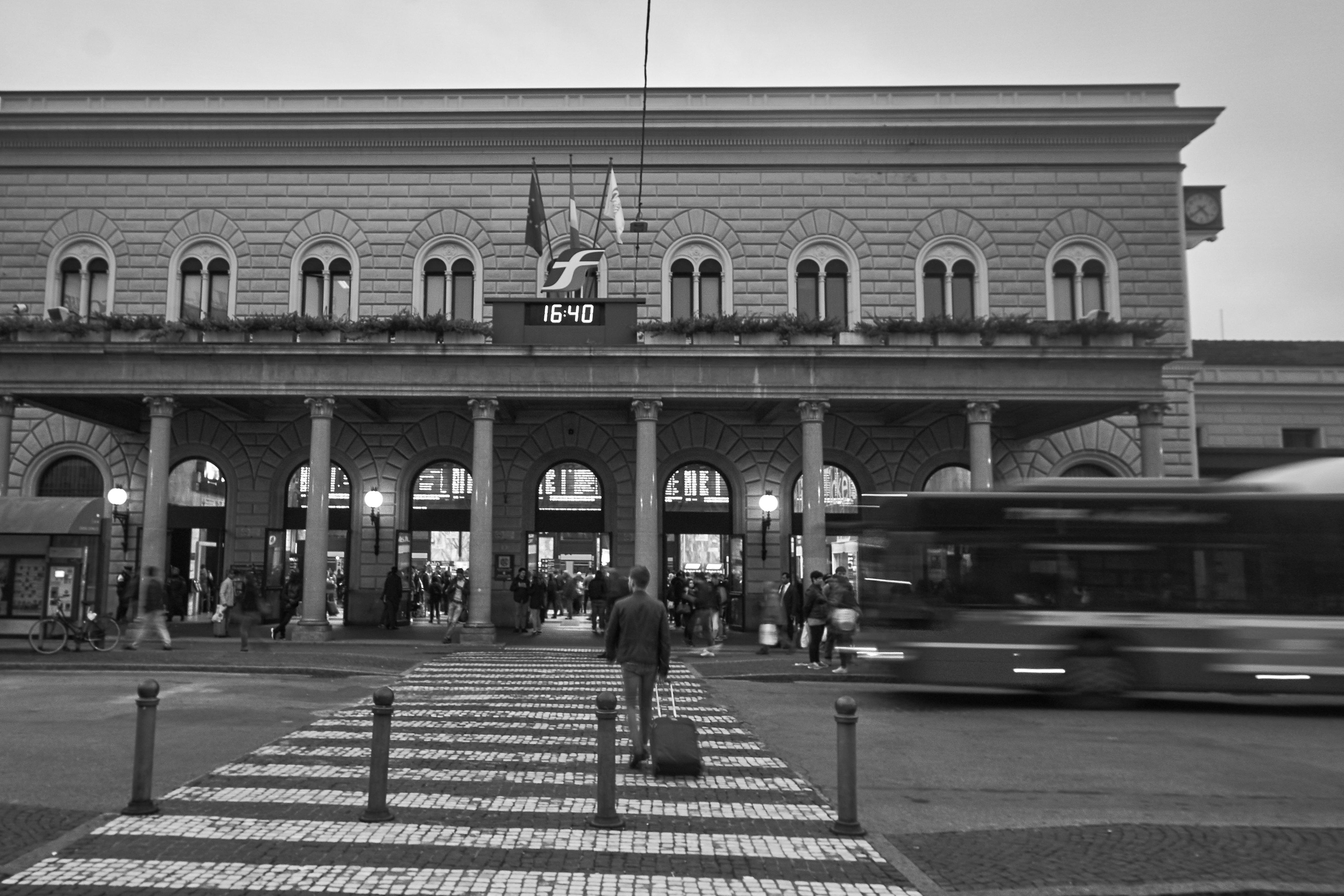Bologna Centrale Sony A6000 (ISO 200, 1/8s, f10, 16mm) r/ItalyPhotos