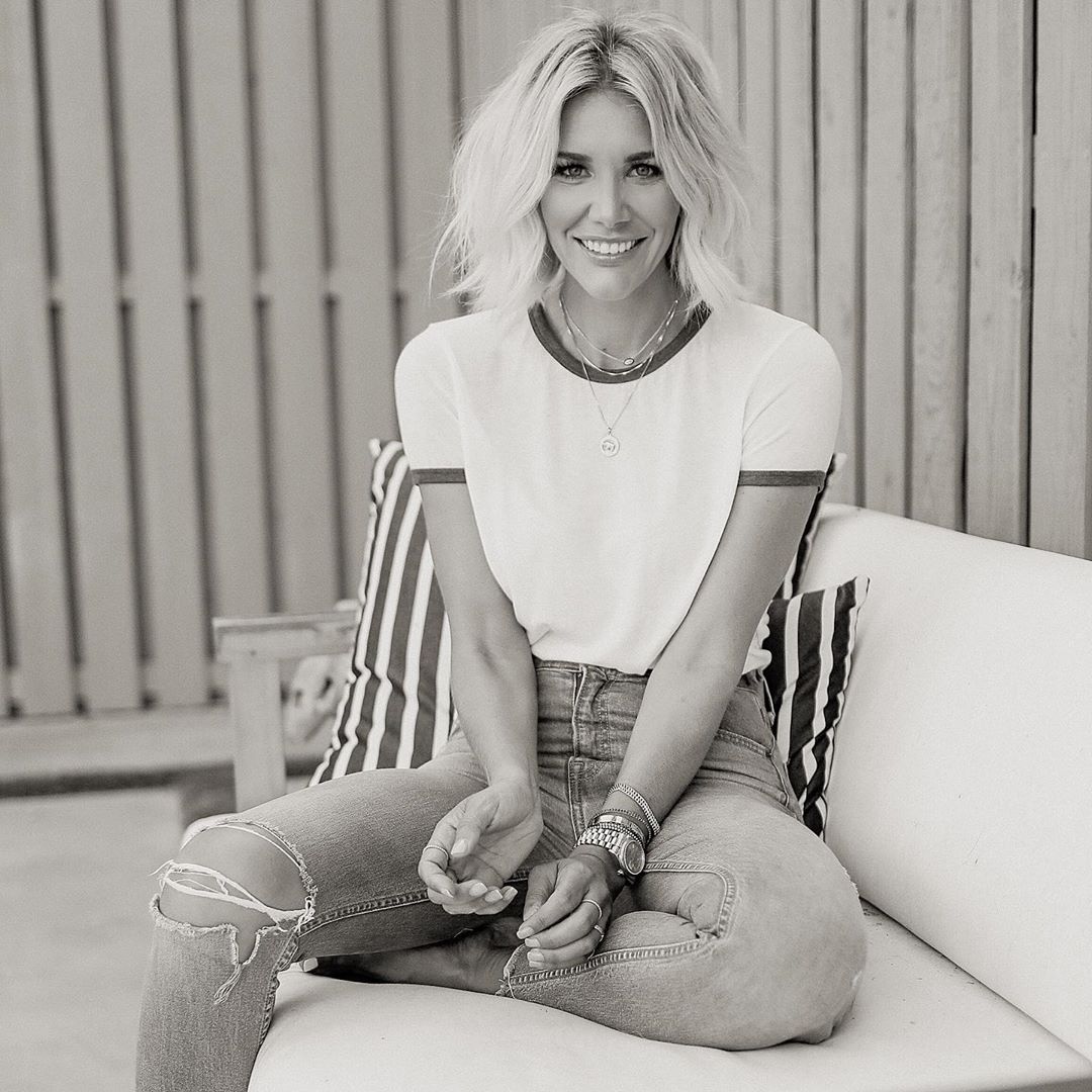 Charissa Thompson gorgeous in new social media photo - Celeblr