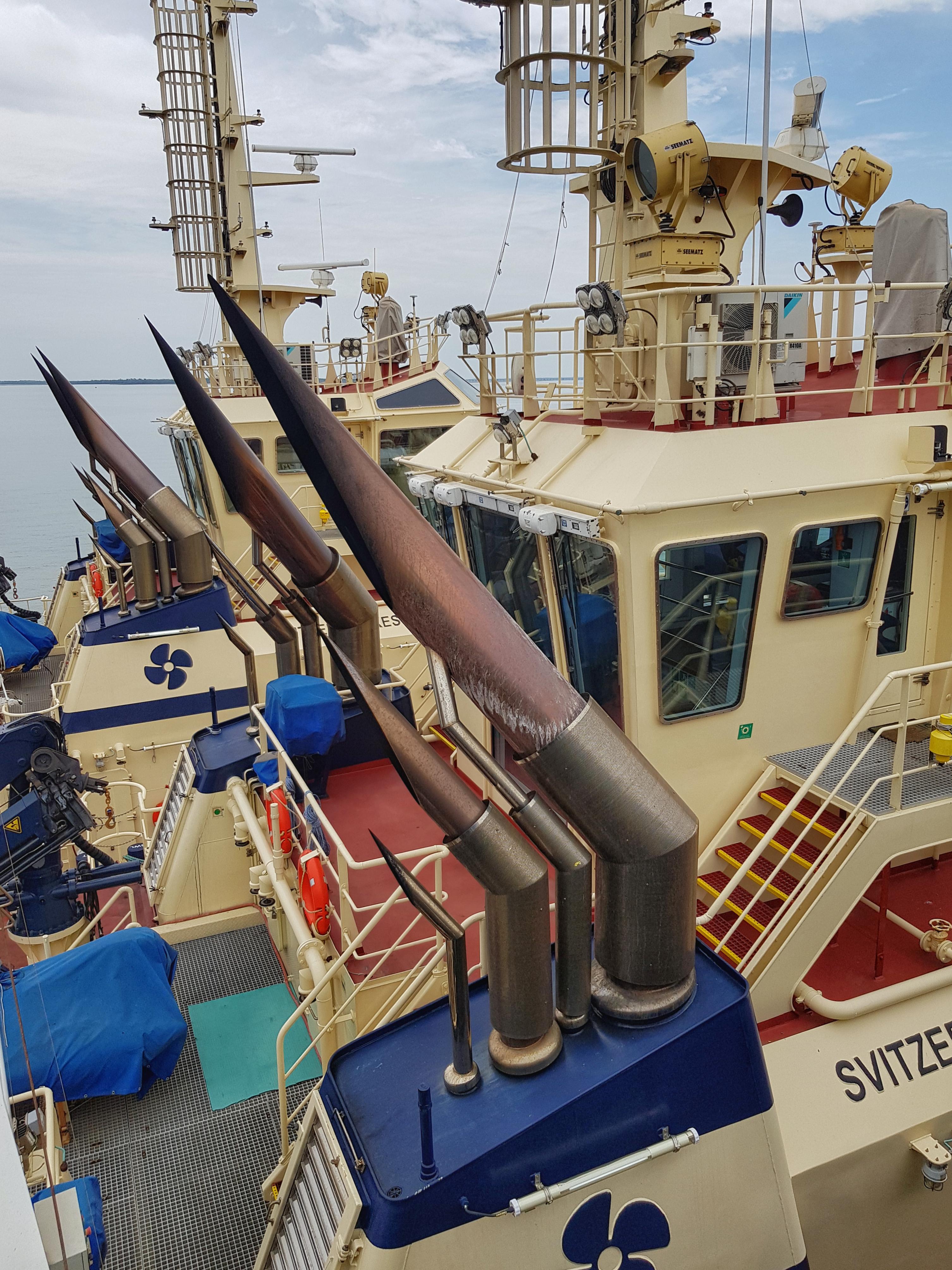 Seriously impressive exhaust pipes on these tug boats! r/AbsoluteUnits