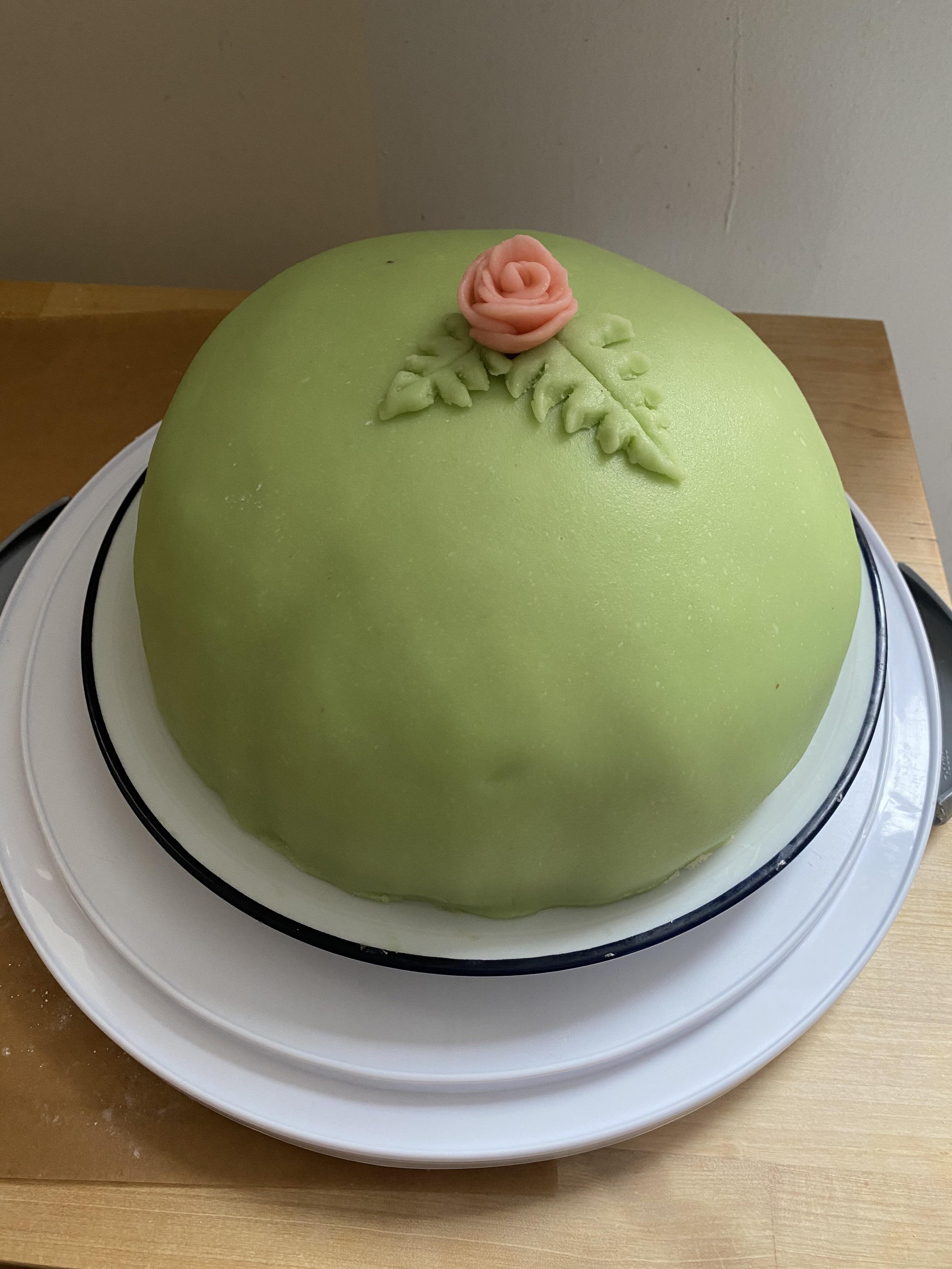 I made a Princess cake for my fiancé’s birthday without screwing up! I