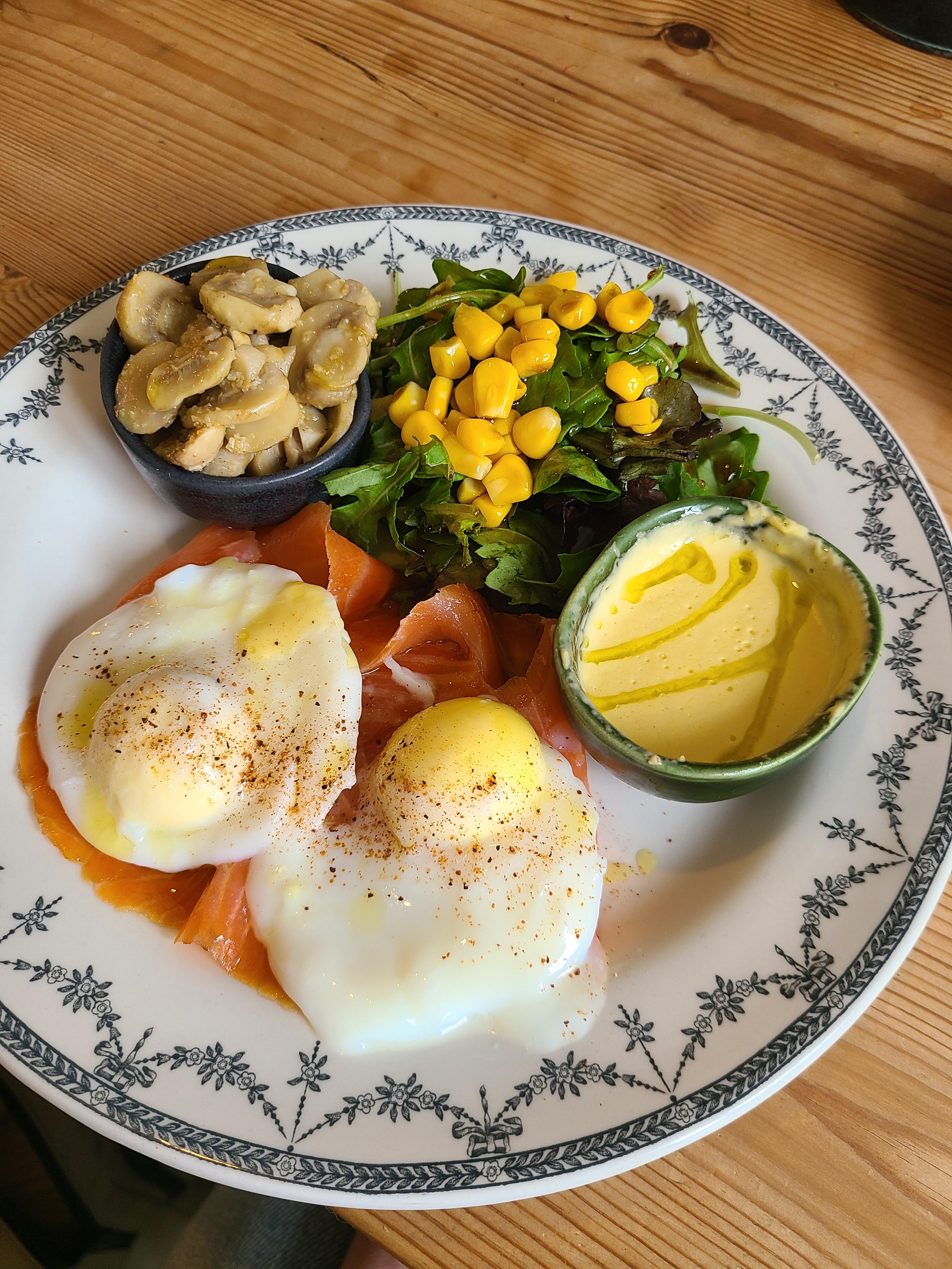 Went to a cafe, ordered the eggs royale 'without bread' and got a