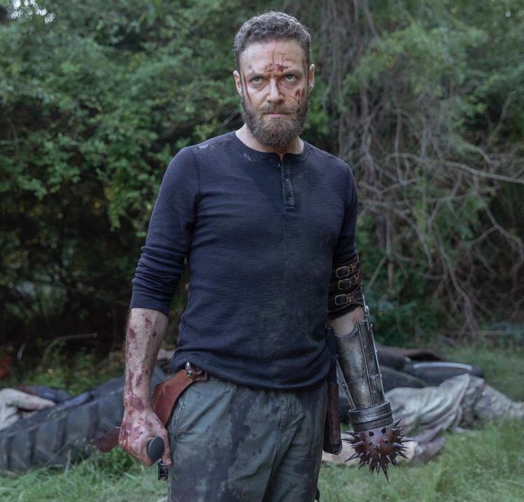 aaron looking like a mf badass with that arm thewalkingdead