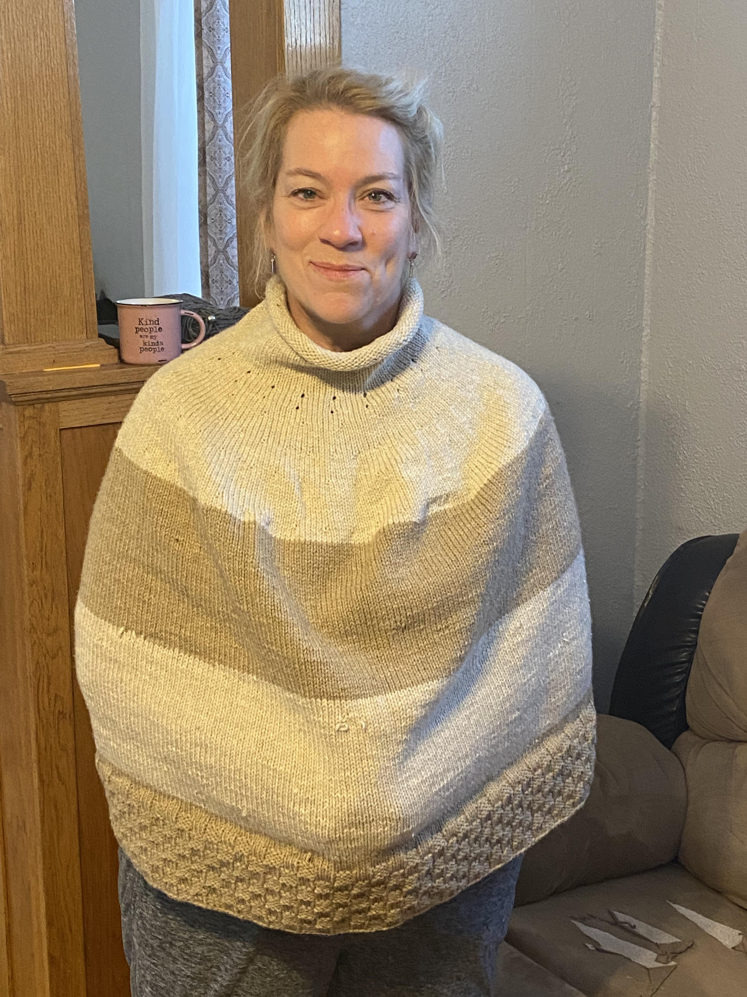 FO, made a “shawl” for my mother (yarn Bee Yarn ID, in oats and fawn