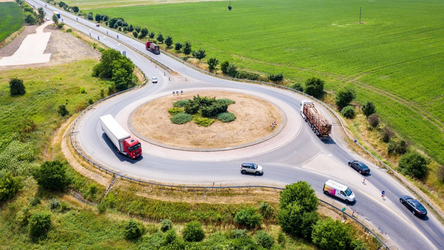 A highly useful roundabout in Hungary r/europe