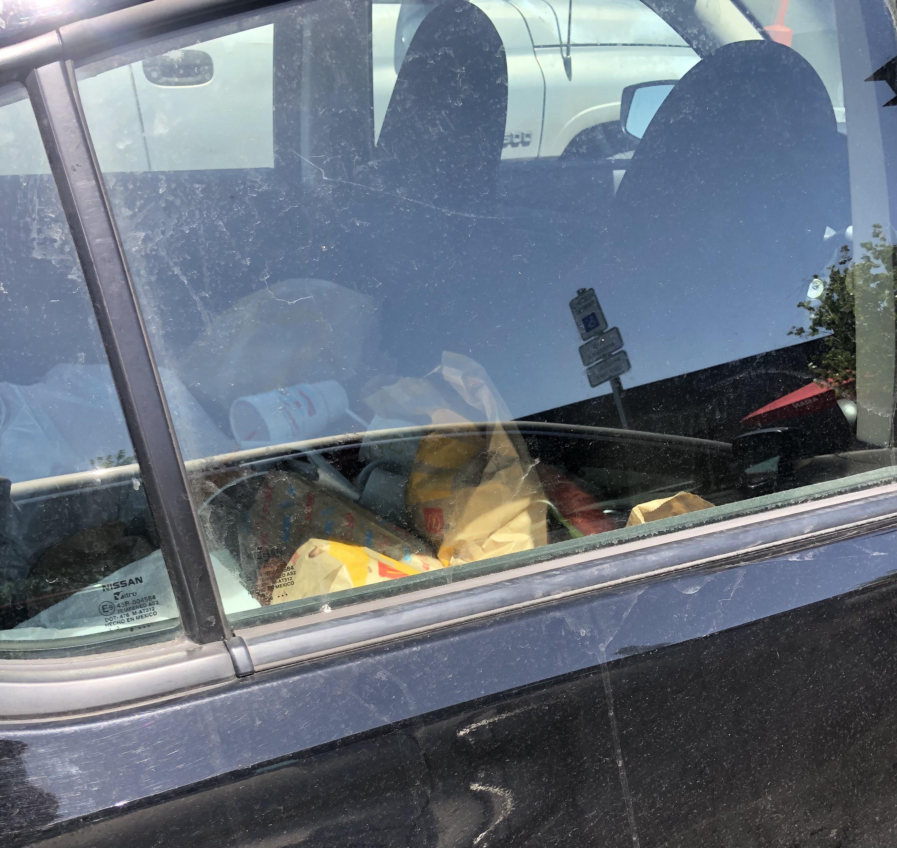 I bet it’s really greasy inside that car r/carbage