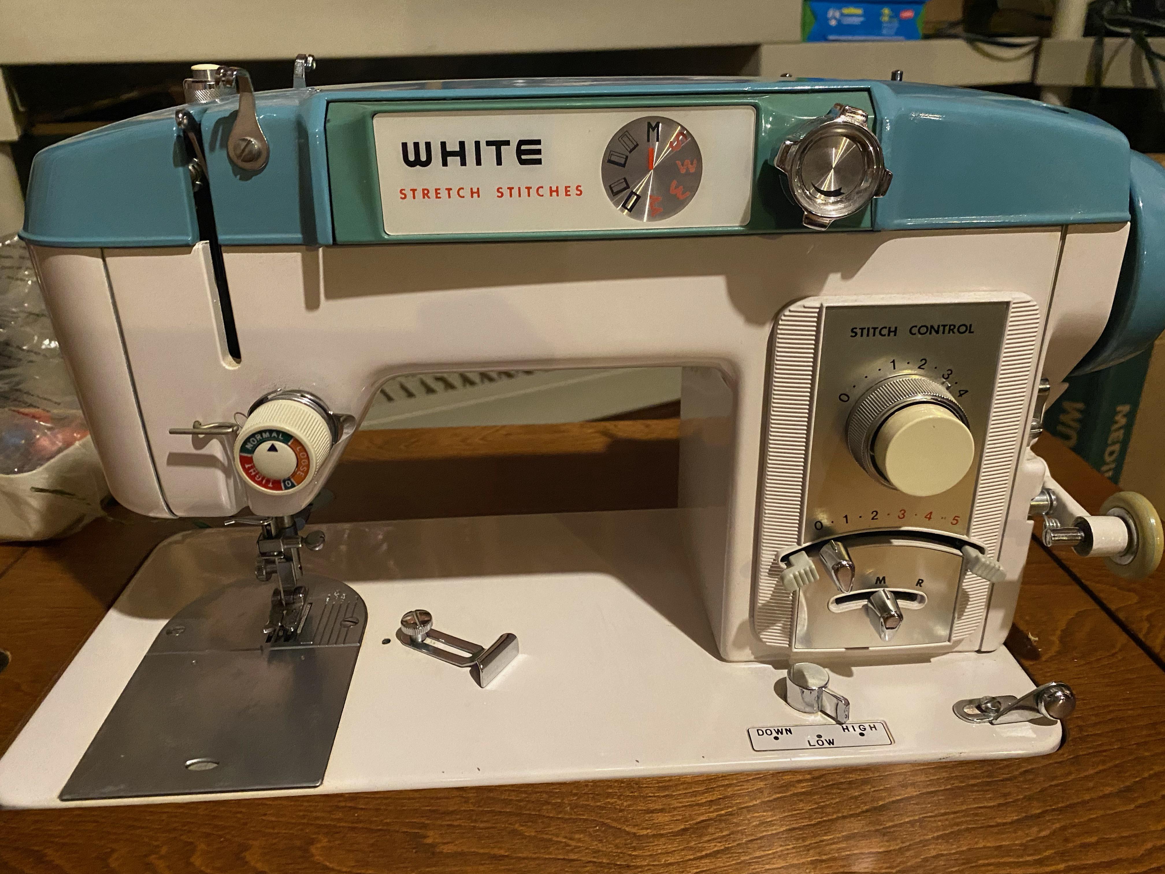 White 940 Sewing Machine r/sewing