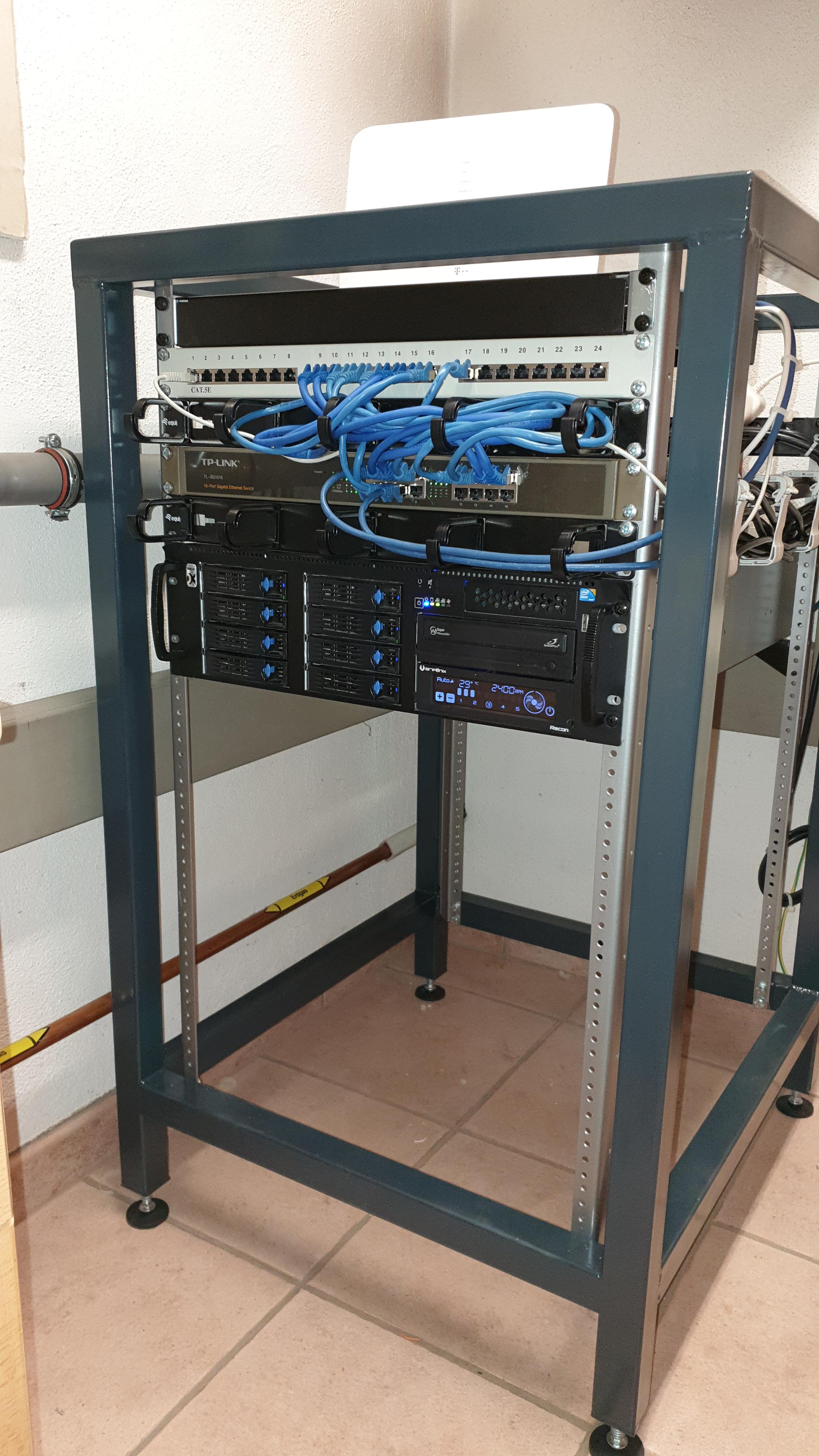I built myself this rack for my homelab r/homelab